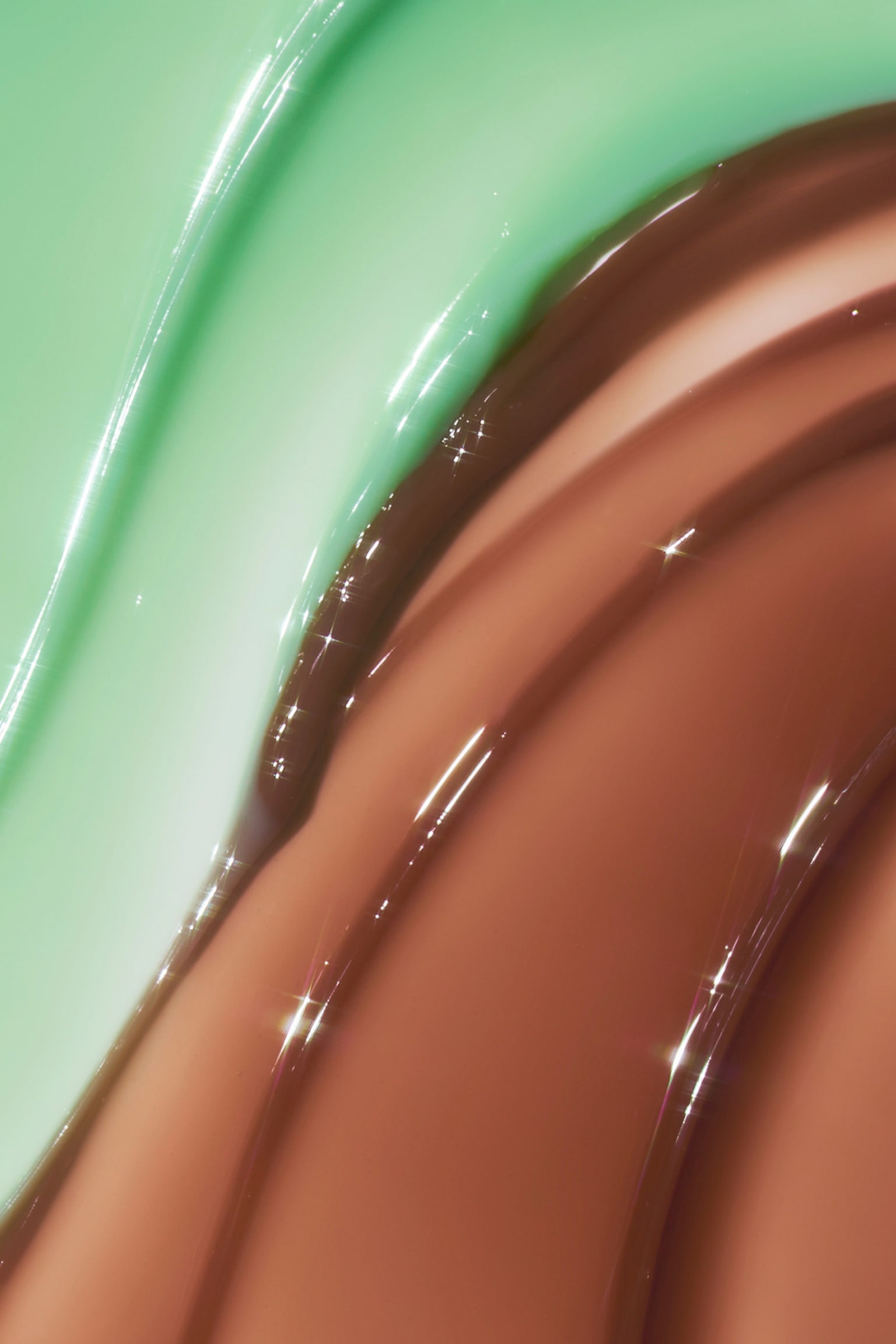 Glow Reviver Plumping Lip Oil - Mint & Chocolate Scents/Bubbelgum & Cherry Scents/Piggy Bank/Dreamsicle/Major Mauve/Papayarazzi/Apricot Feelings/Burst Bubble/Espresso Tonic/Ultraviolet - 3