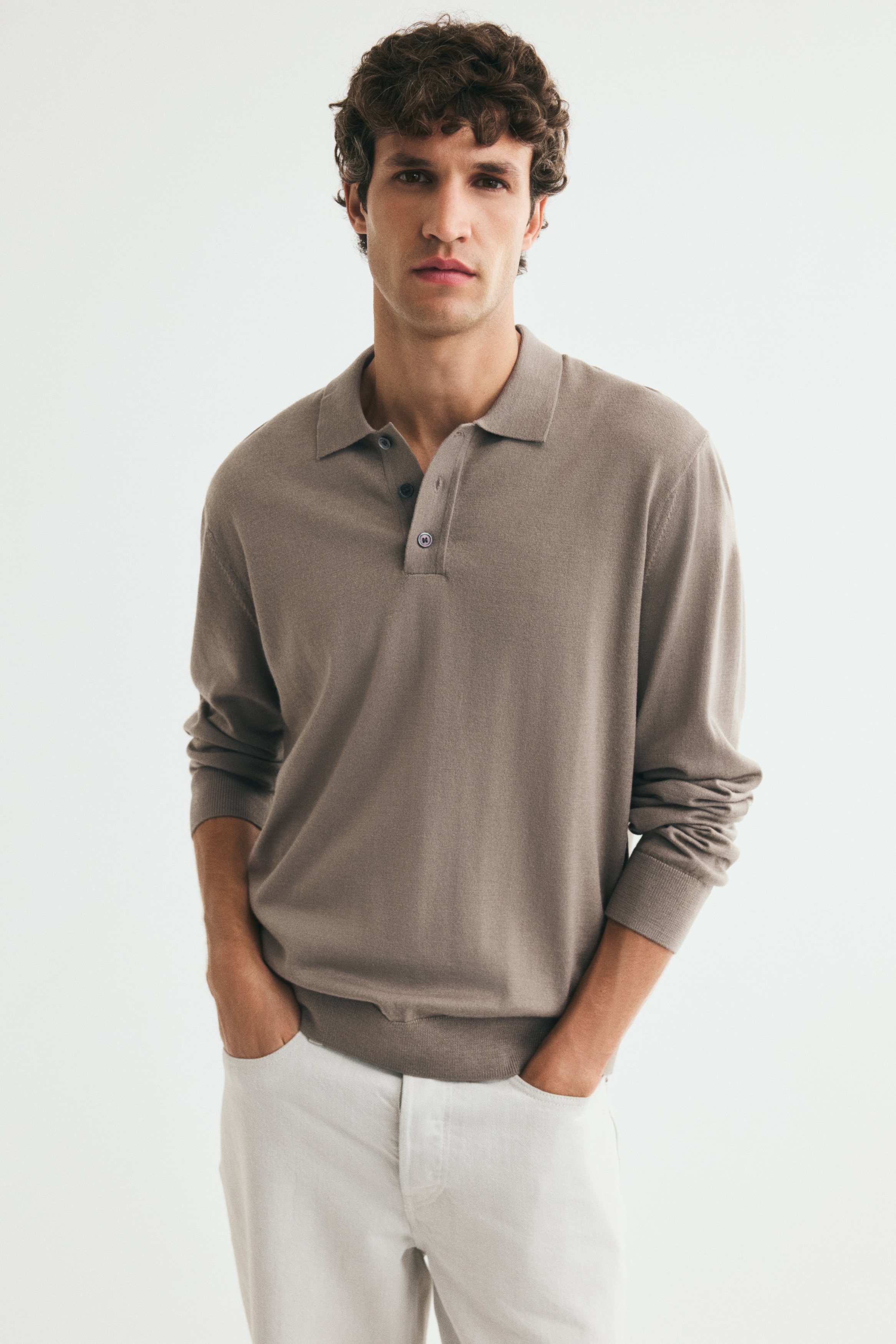 Regular Fit Merino wool polo shirtModel