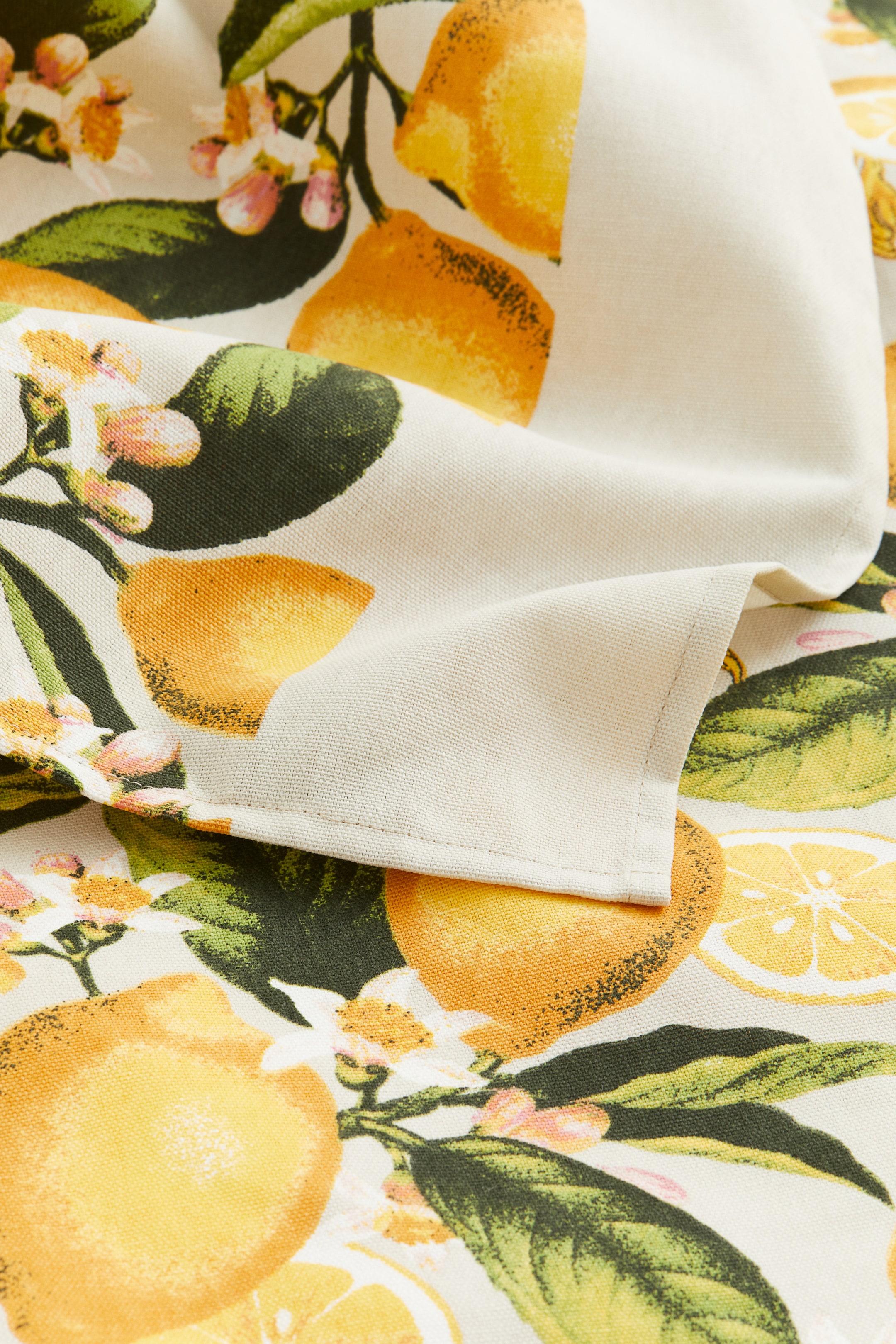 Water-Repellent Tablecloth - White/lemons - Home All | H&M CA