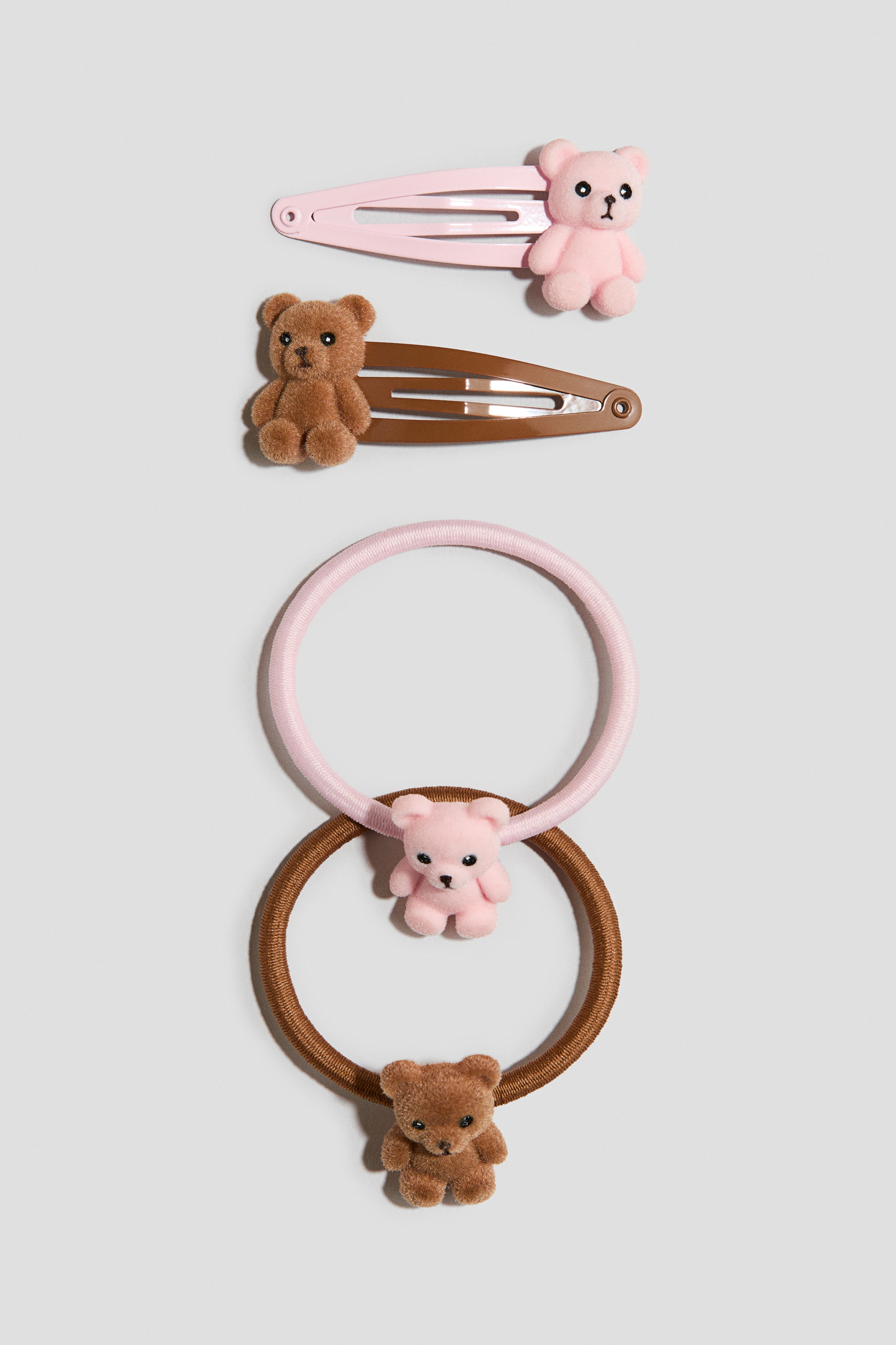 4-piece appliquéd hair setModel