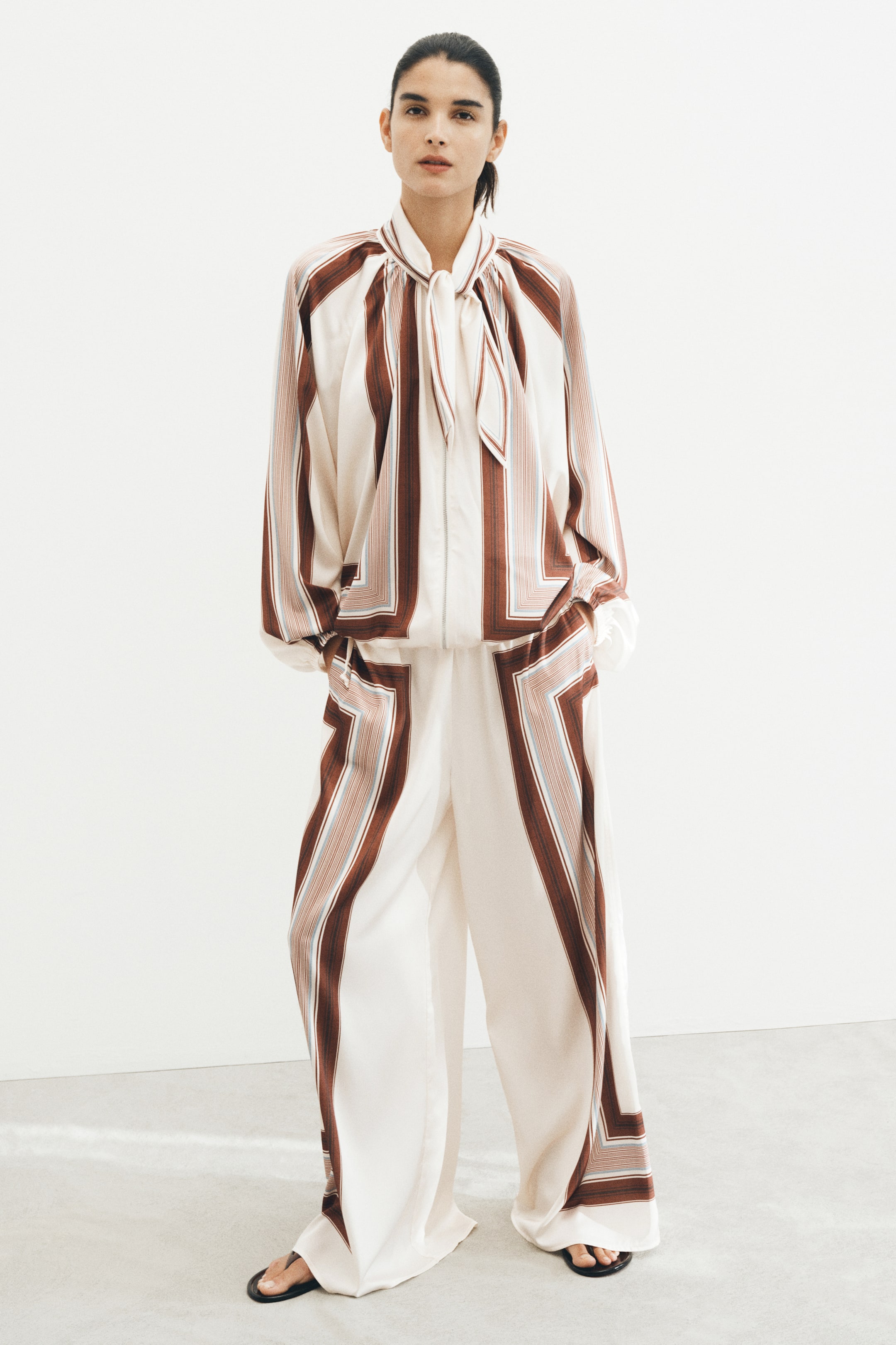 Женские куртки H&M Scarf-Collar Satin Jacket — фото 3