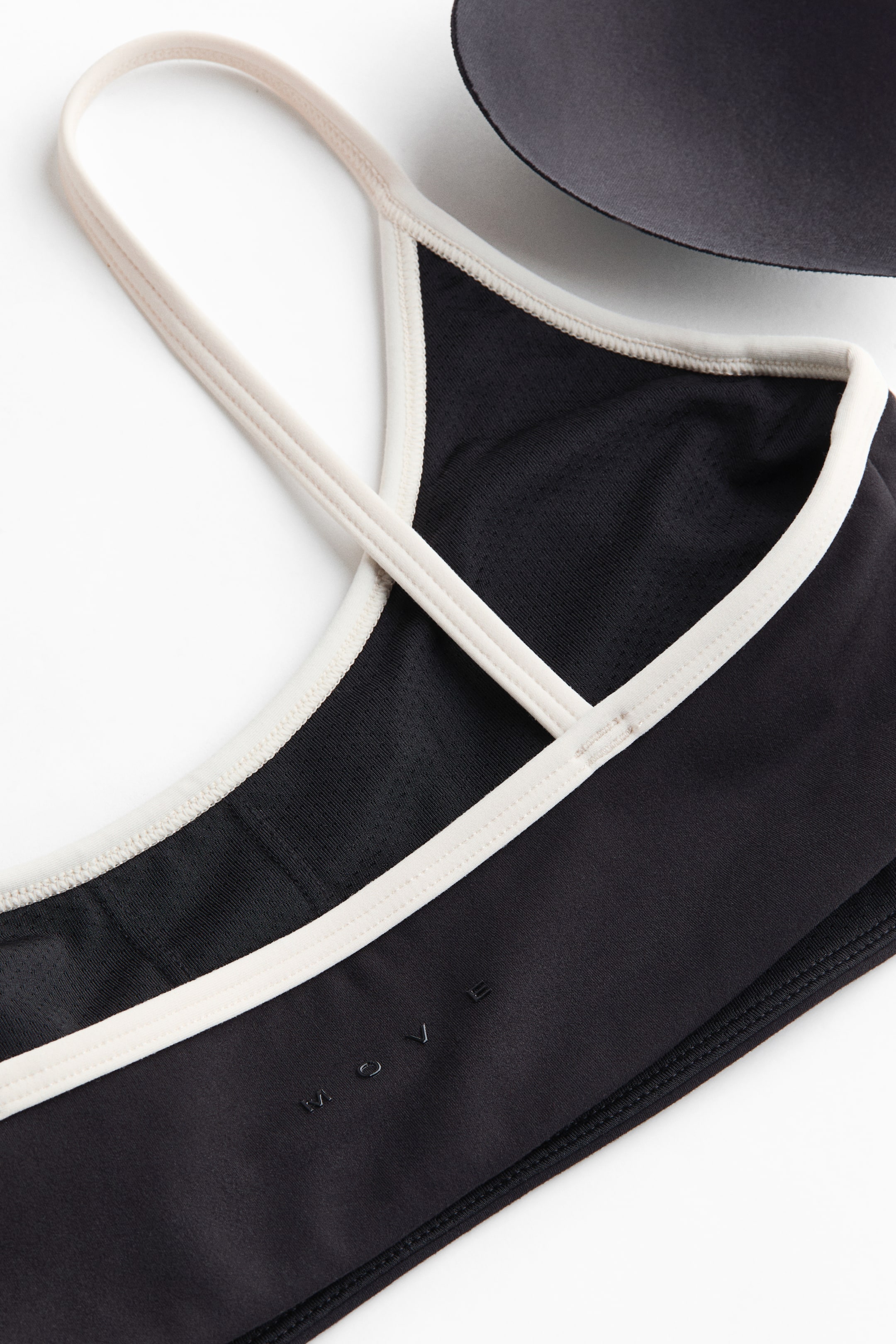Женские топы H&M Padded Sports Crop Top with SoftMove™ — фото 7
