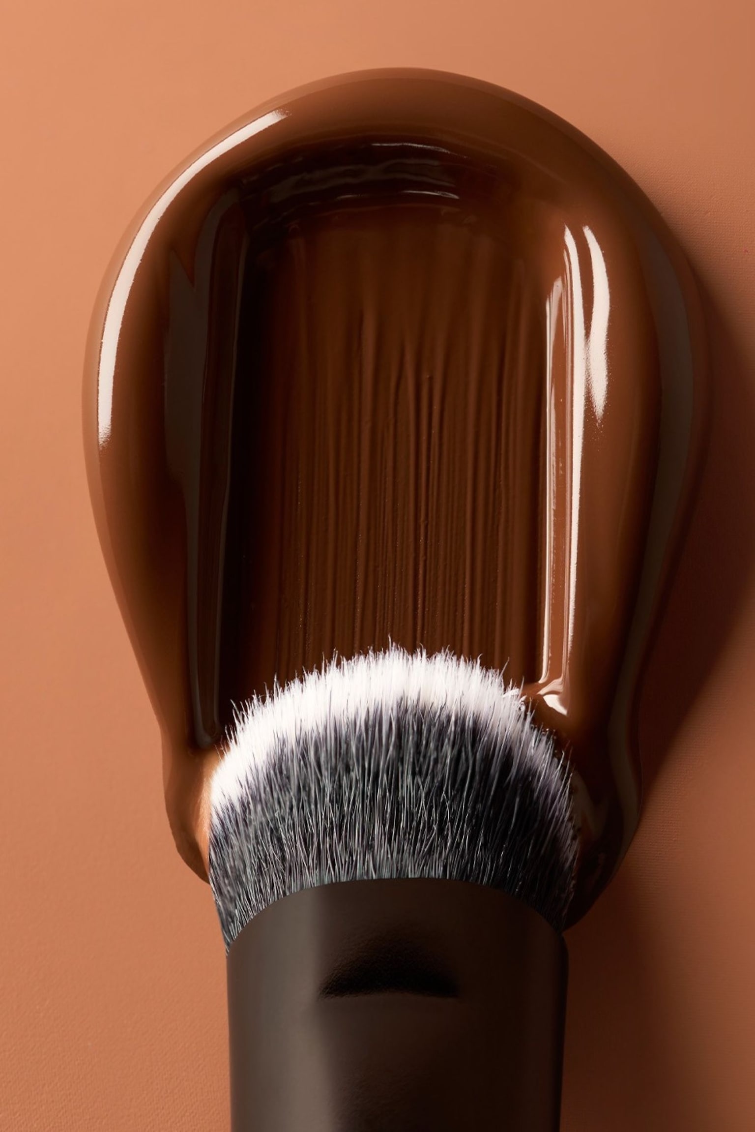 Tap & Blend Concealer Brush - Black - 4