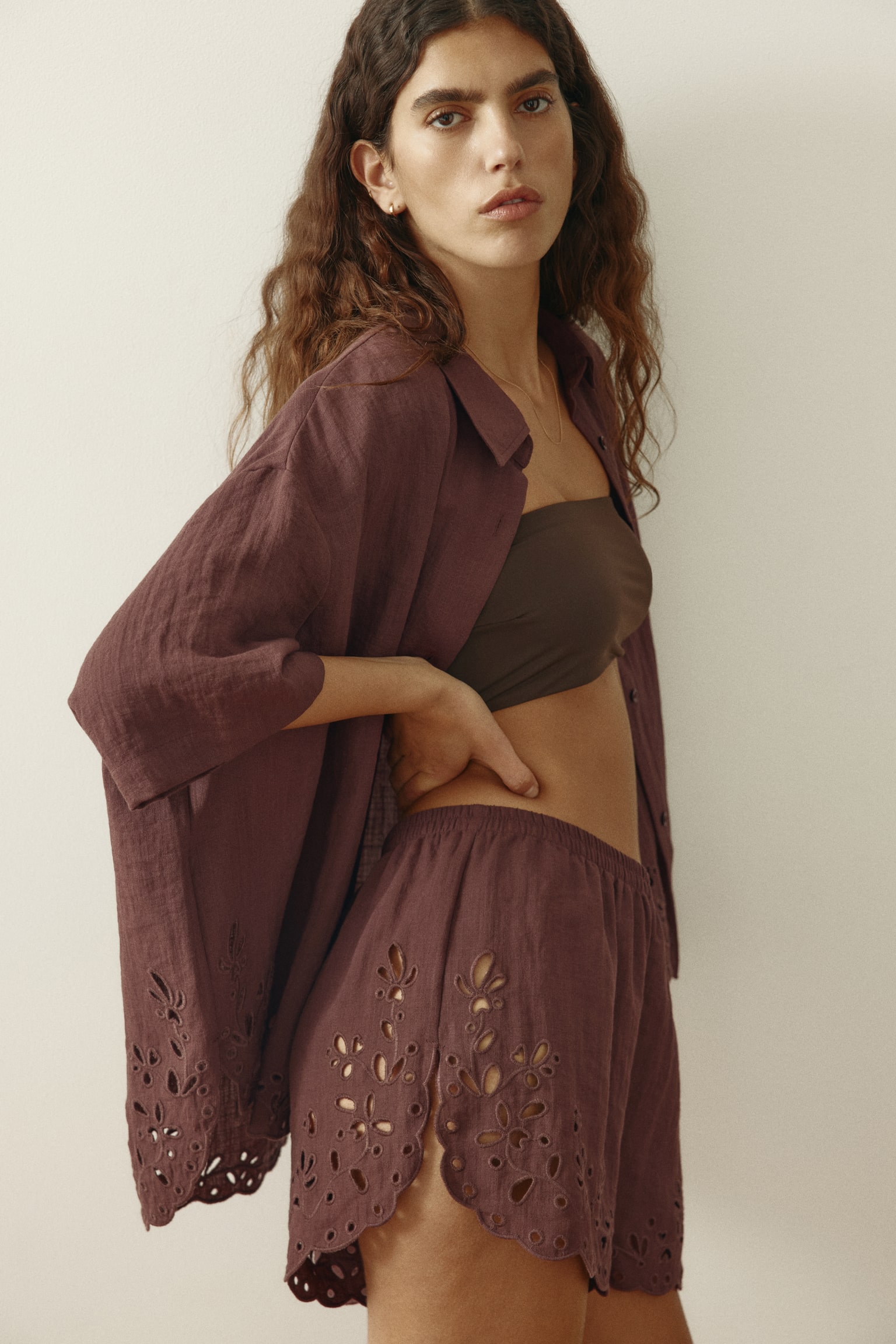 Шорти з ажурною вишивкою - Темно-коричневий - 3