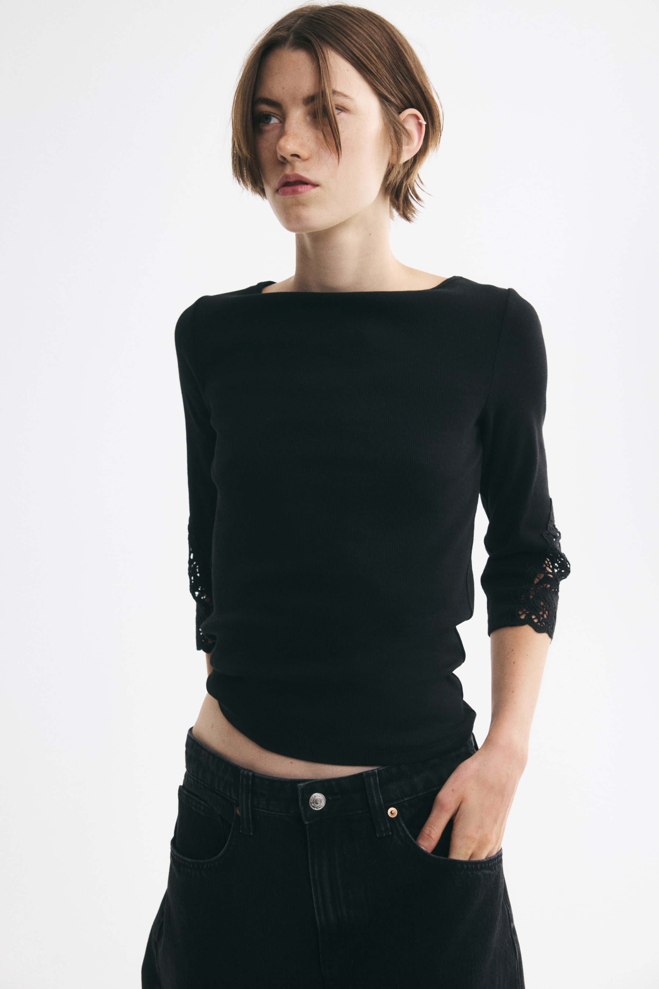 Grösseres Bild ansehen: Shirt mit U-Boot-Ausschnitt und Spitze - Schwarz - DAMEN | H&M CH 1