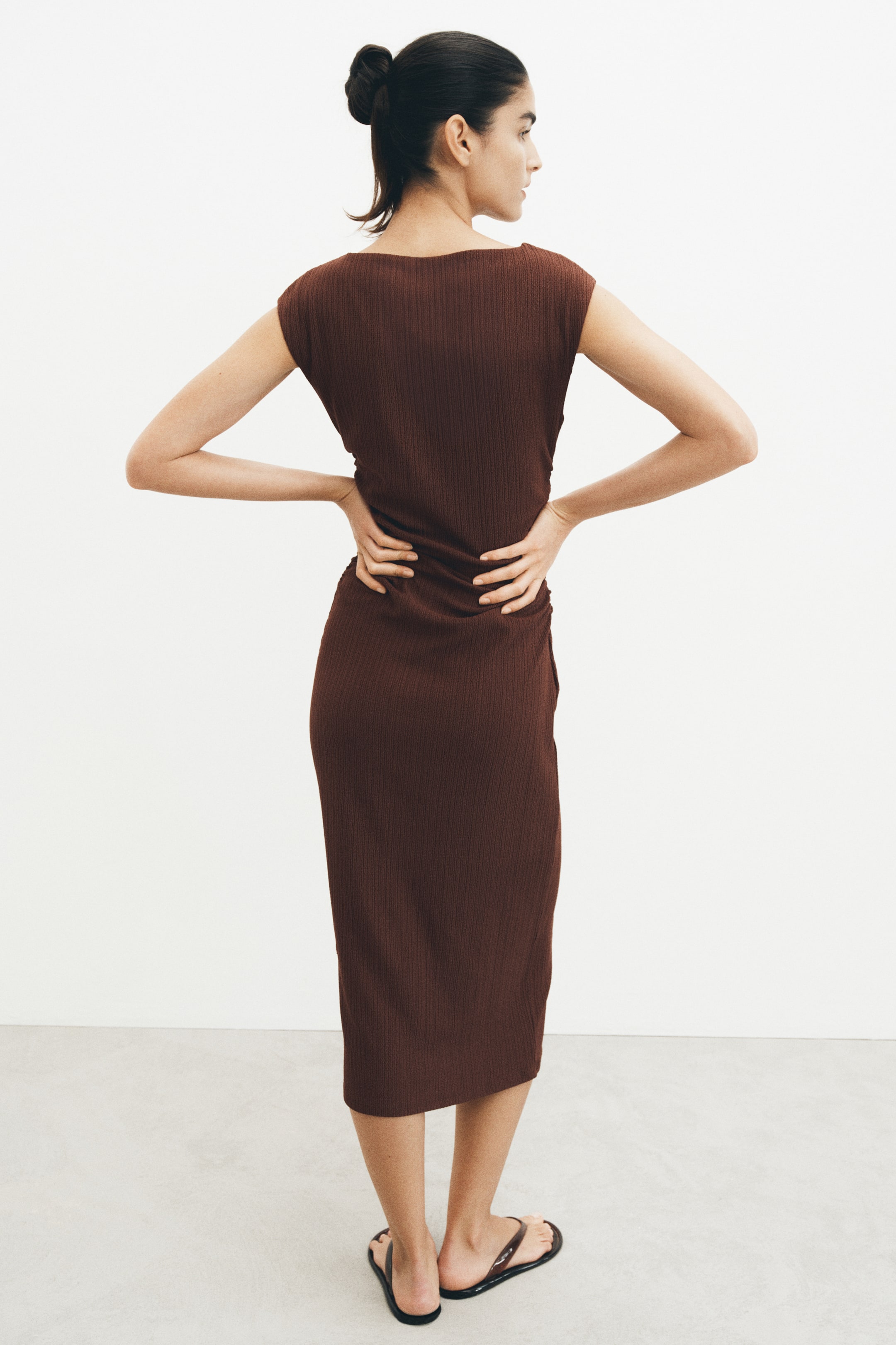 Robe froissée à mancherons