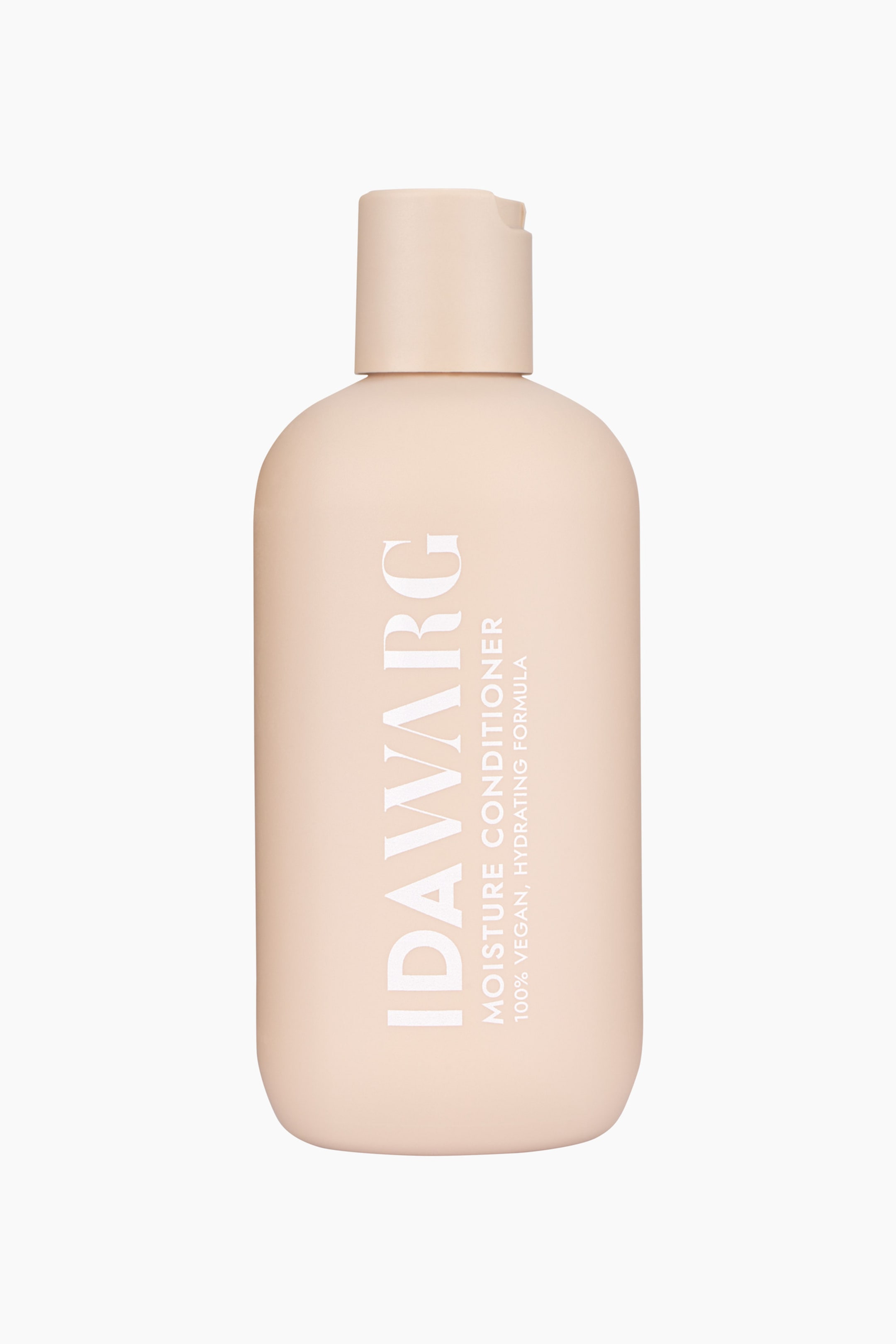Se større billede: En lys ferskenfarvet balsamflaske står oprejst og vender fremad. Den præsenterer en afrundet krop og et flip-top låg, mens hvid tekst med "IDAW�RG MOISTURE CONDITIONER 100% VEGAN, HYDRATING FORMULA" løber lodret ned ad fronten.