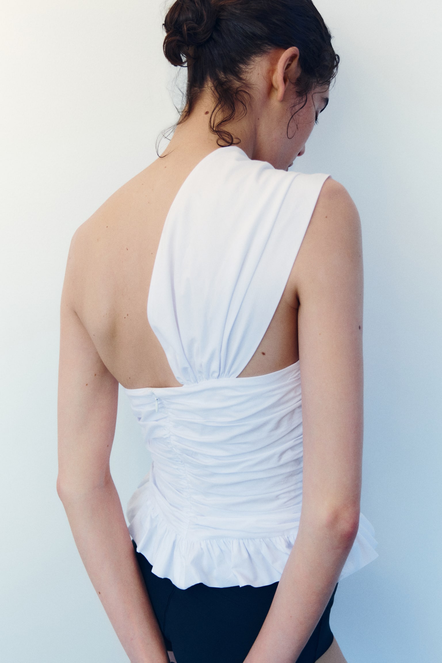 Женский топ H&M Twist-Detail One-Shoulder Top, цвет: Белый — фото 5