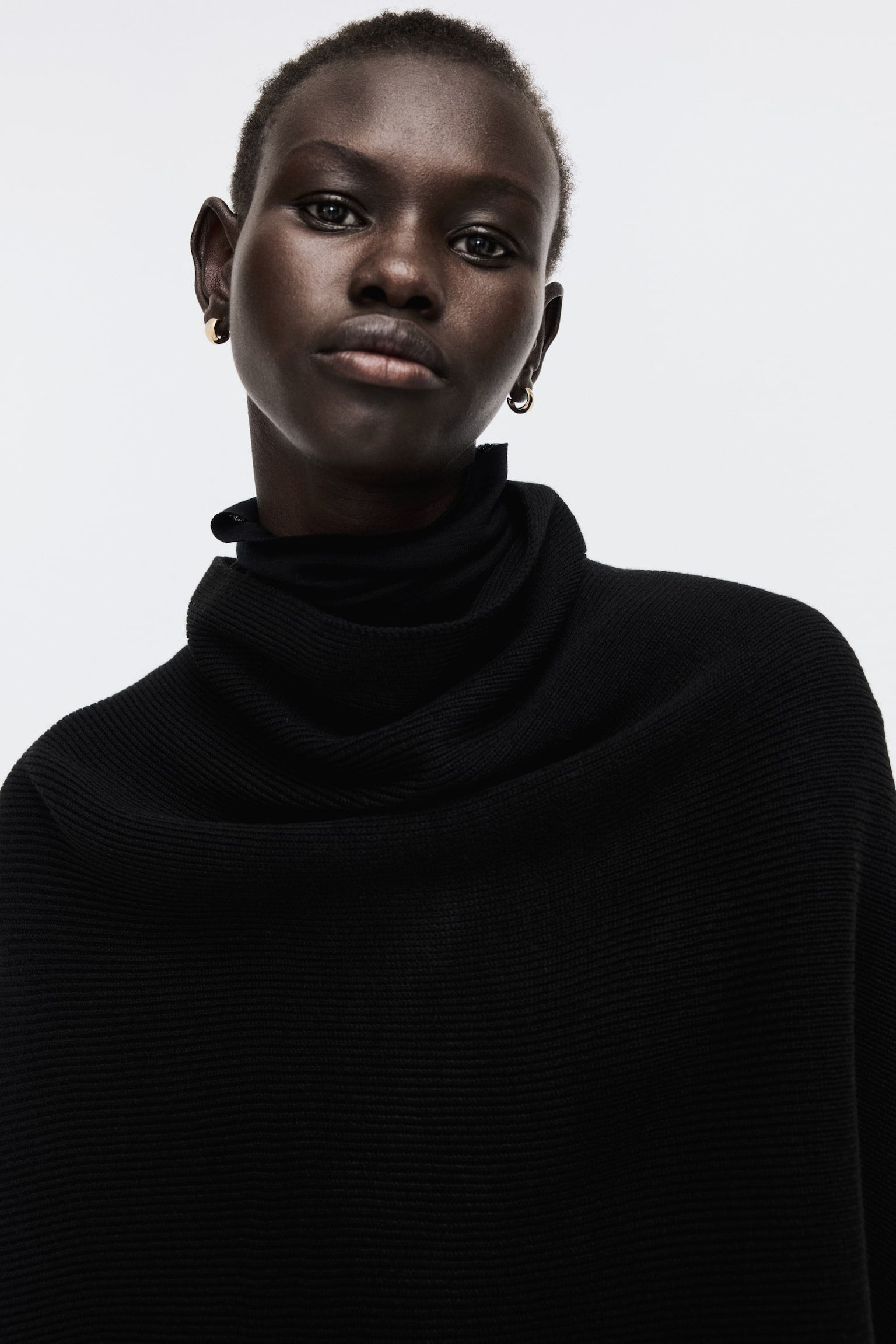 Roll-neck cape - Black/Dark beige - 4