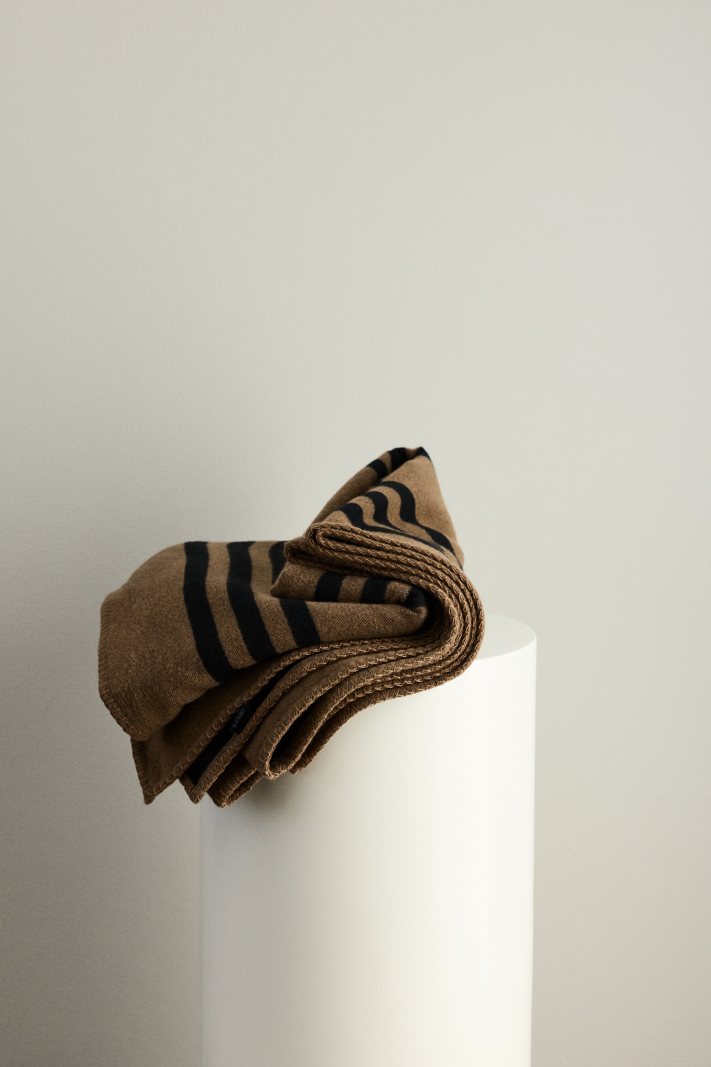 Patterned blanket - Dark beige/Beige