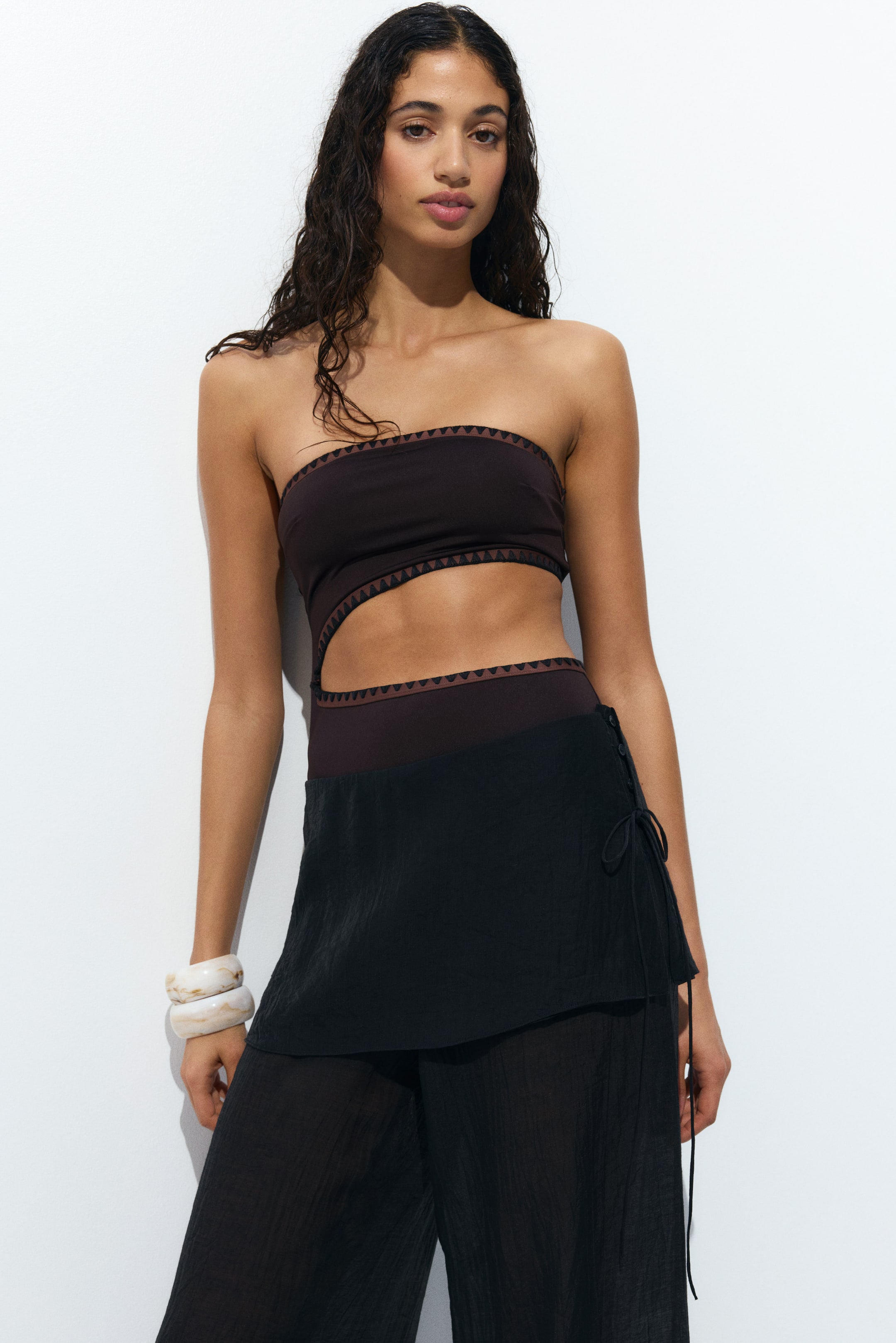 Προβολή μεγαλύτερης εικόνας: Στράπλες ολόσωμο μαγιό High Leg με ενίσχυση - Σκούρο καφέ - Ladies | H&M GR 1