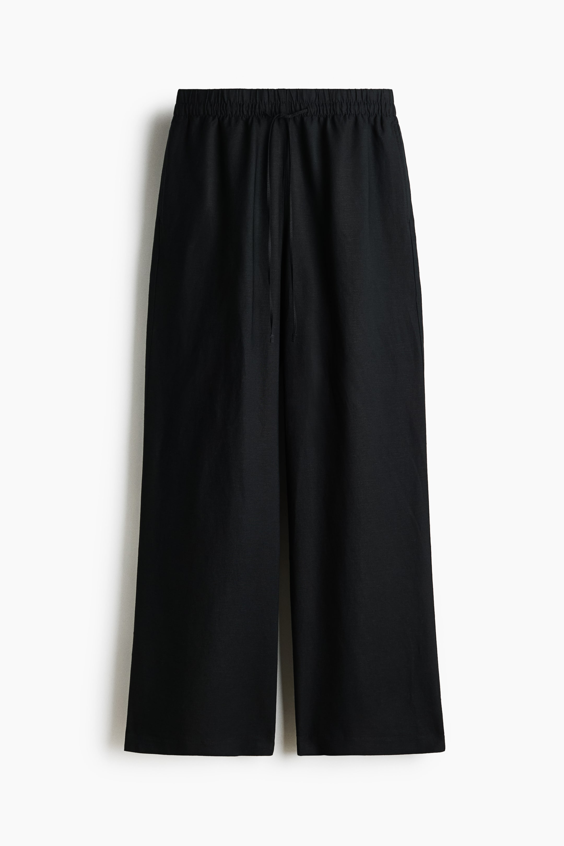 Προβολή μεγαλύτερης εικόνας: Παντελόνια χαλαρής εφαρμογής σε ανάλαφρη ύφανση από μείγμα λινού, παρουσιάζονται με πρόσοψη, διαθέτοντας ψηλή, ελαστική μέση με λεπτό κορδόνι, διακριτικές πλαϊνές τσέπες και ίσια μπατζάκια.