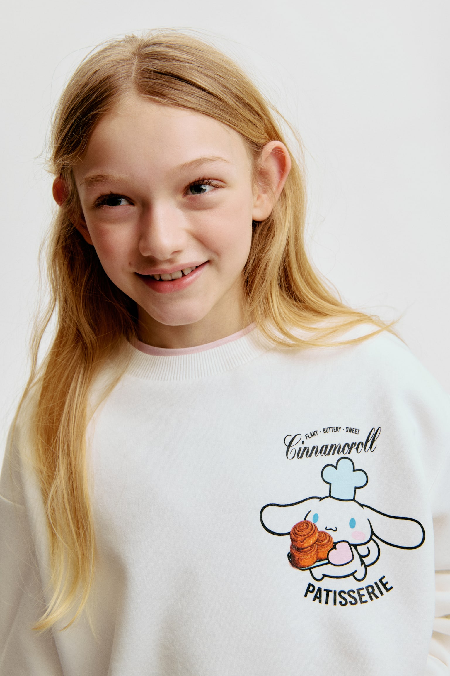 Oversized print-motif sweatshirt - White/Cinnamoroll/White/Snoopy/Blue/Nirvana/Dusty blue/Lilo & Stitch/Light grey/Kuromi/Dark grey/Kuromi/Blue/Lilo & Stitch/Purple/SmileyWorld®/Light blue/Cinnamoroll/Dark grey/KPop Demon Hunters/White/Lilo & Stitch/Pink/Miffy/Cream/Kuromi/Dark grey/Demon Hunters/Light pink/Kuromi/Grey/Squishmallows/Light grey/CapyFun - 6