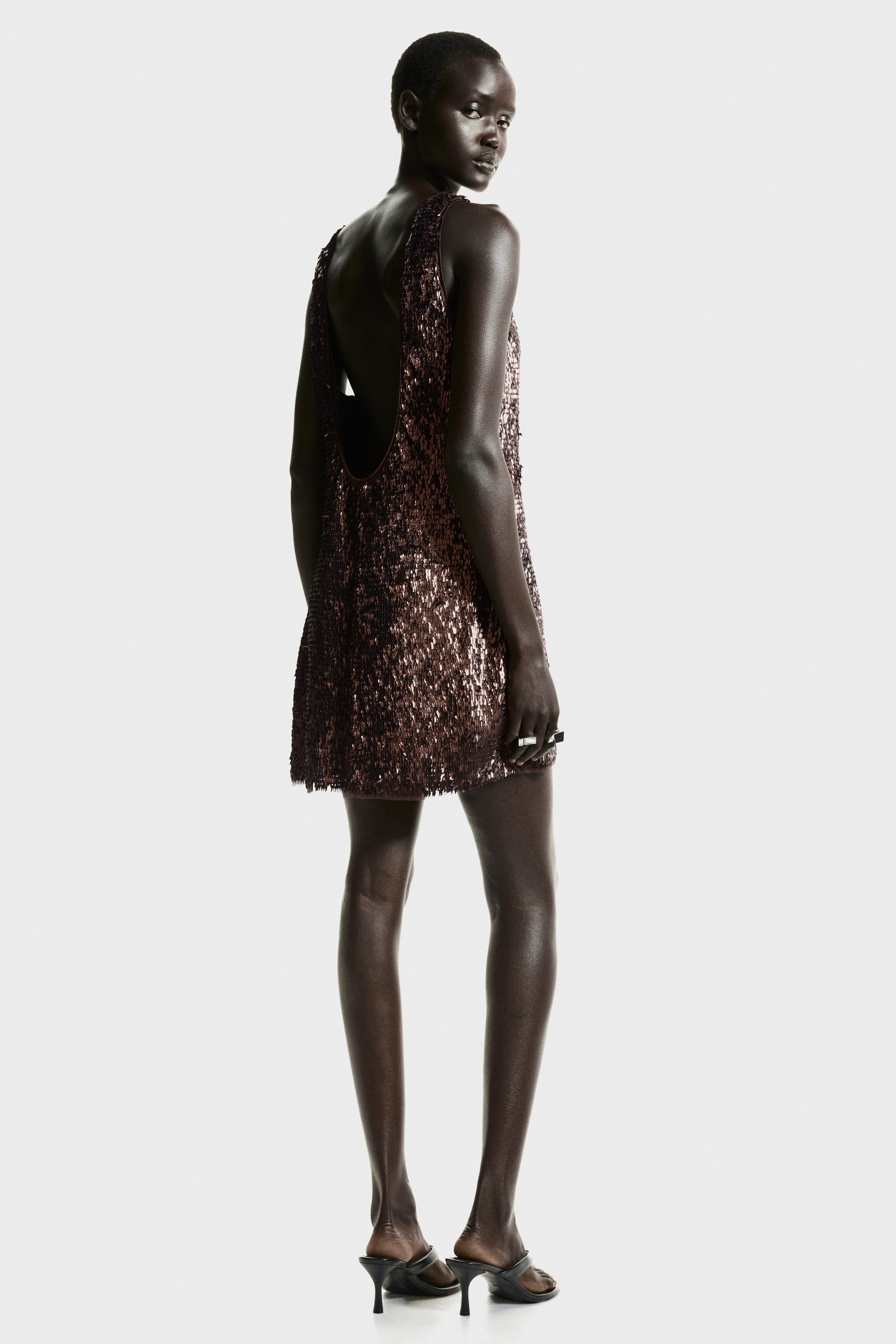 Ampliar la imagen: Vestido de lentejuelas - Ciruela chocolate - Ladies | H&M MX 6