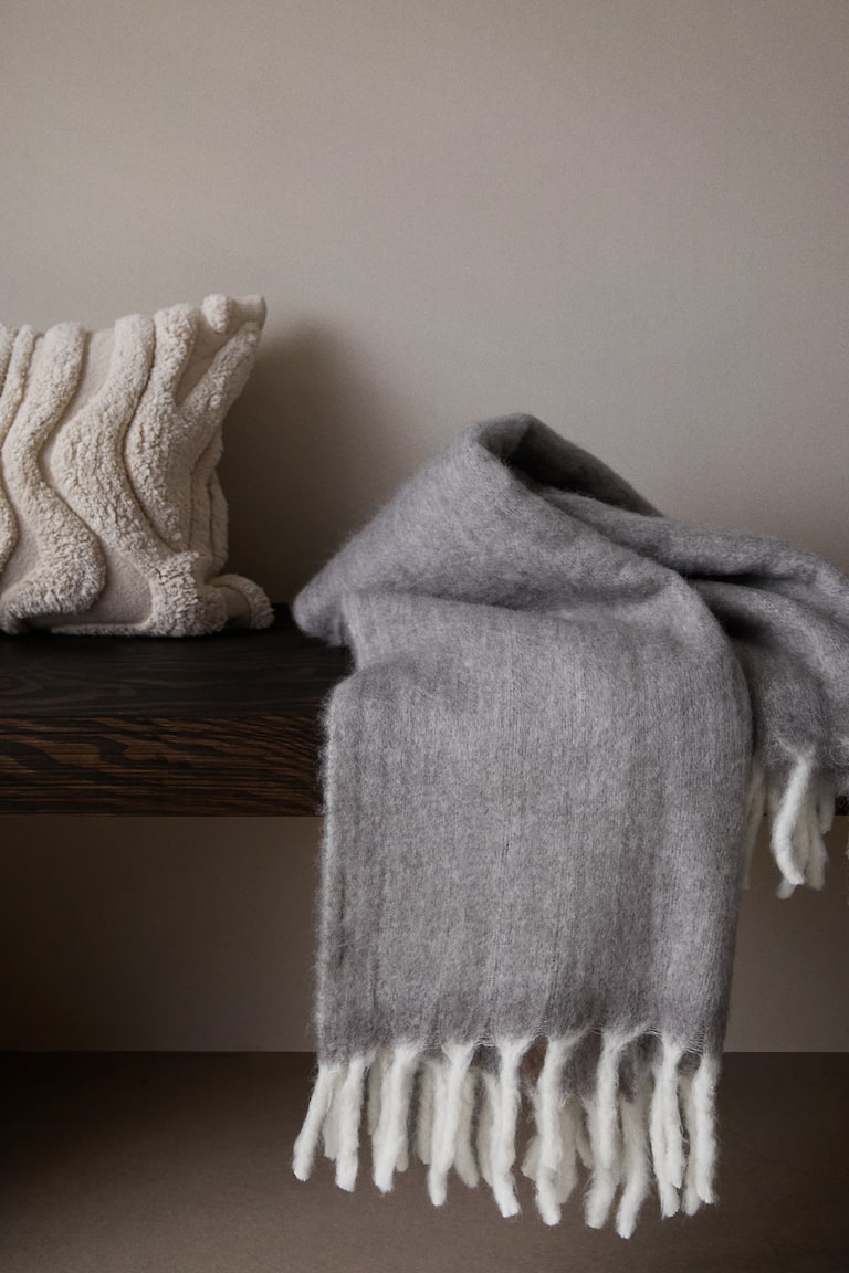 Wool-blend Throw https://www2.hm.com/en_us/productpage.1106954005.html
