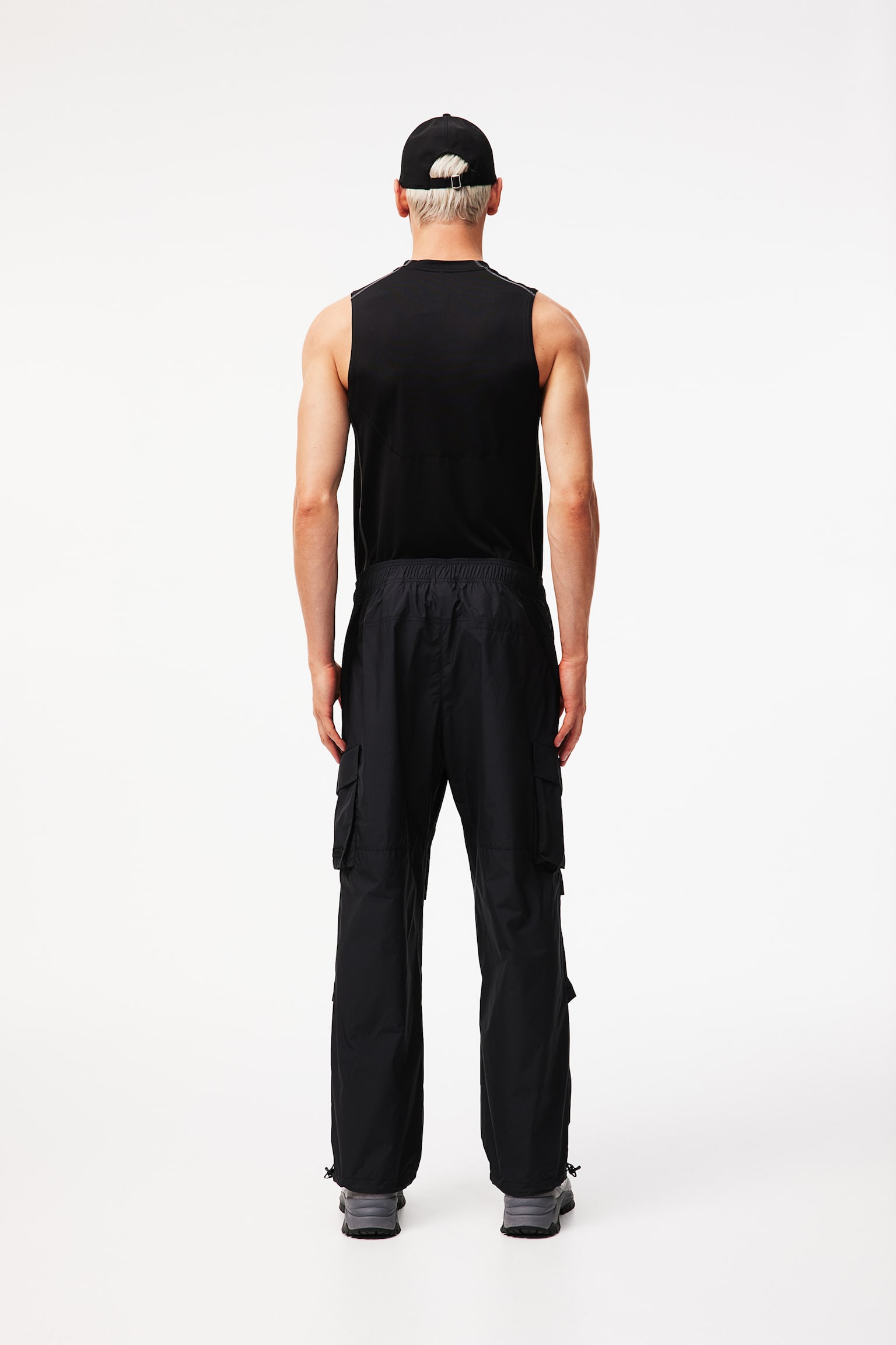 Parachutebyxa i cargostil Relaxed Fit - Svart - 4