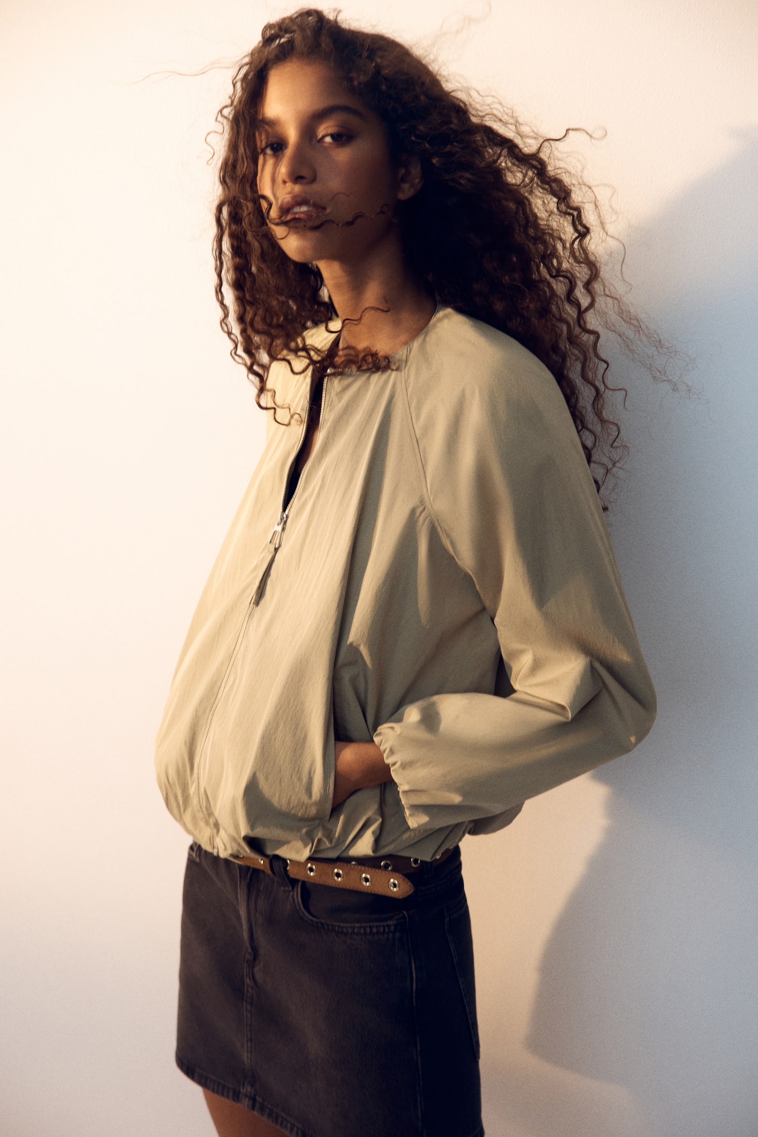Chamarra bomber con bastilla abombada - Beige/Beige - 4