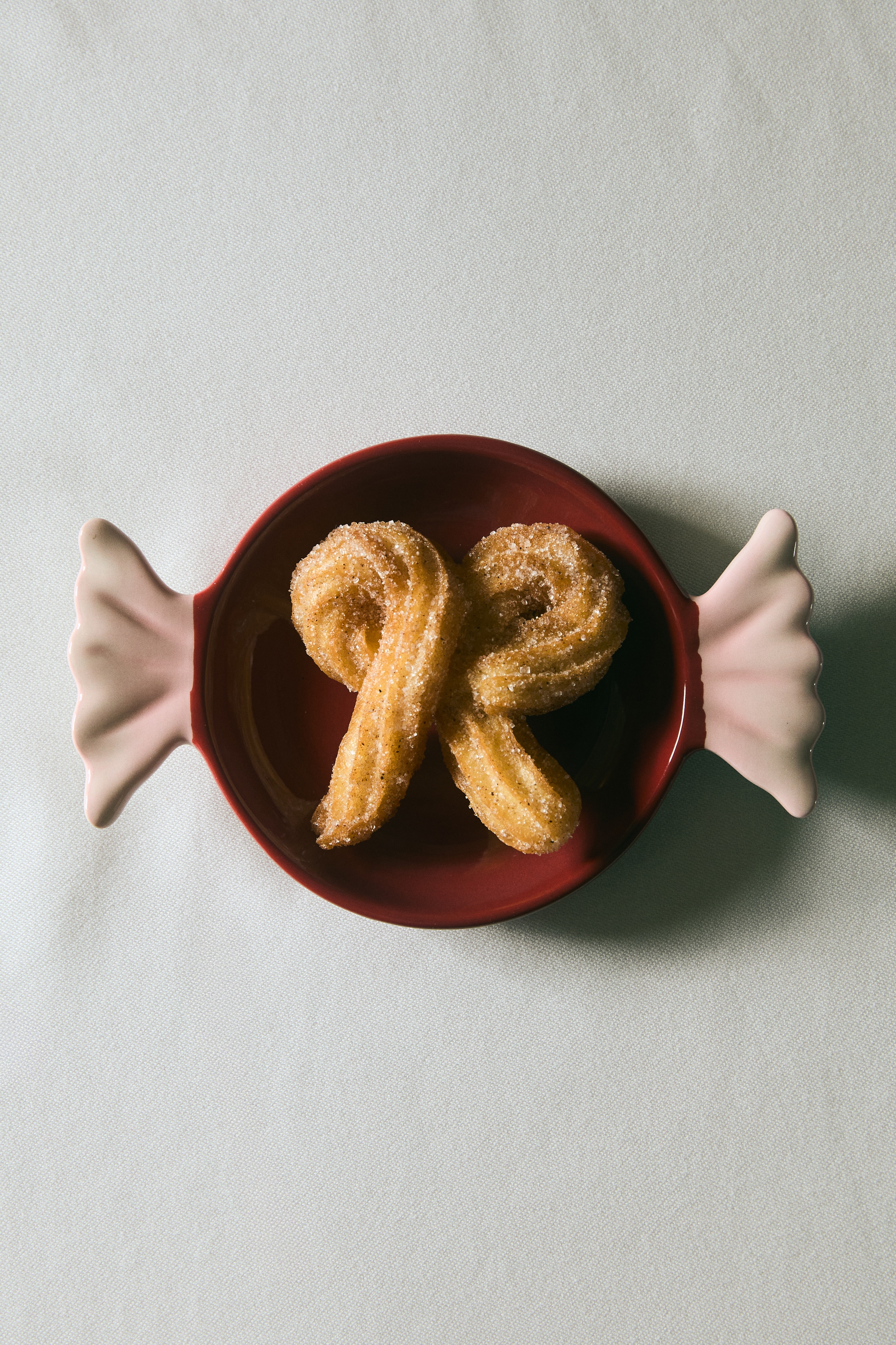 Candy-Shaped Serving Plate - Red/wrapped candy