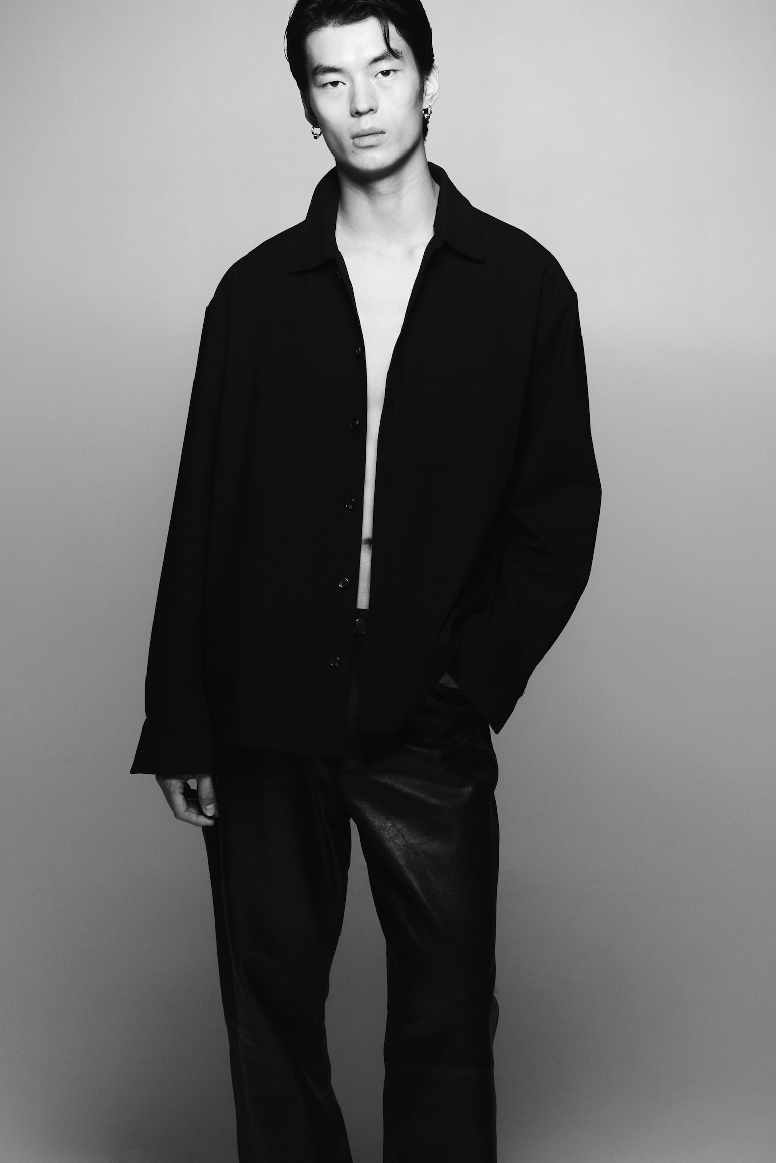 Мужская рубашка H&M Four-Way Stretch Overshirt, цвет: Чёрный — фото 4