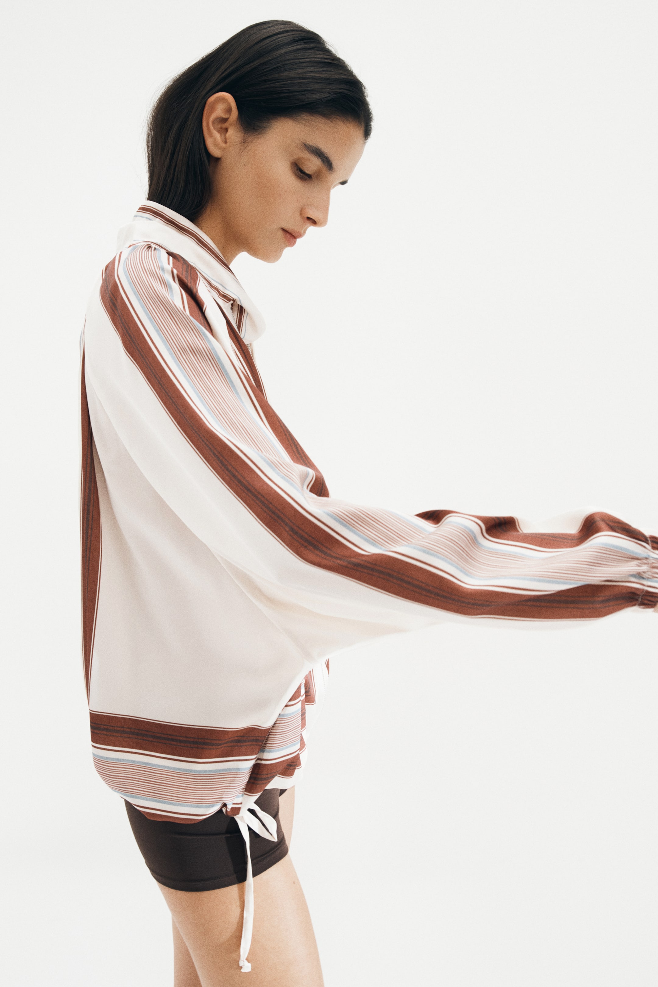 Женские куртки H&M Scarf-Collar Satin Jacket — фото 4