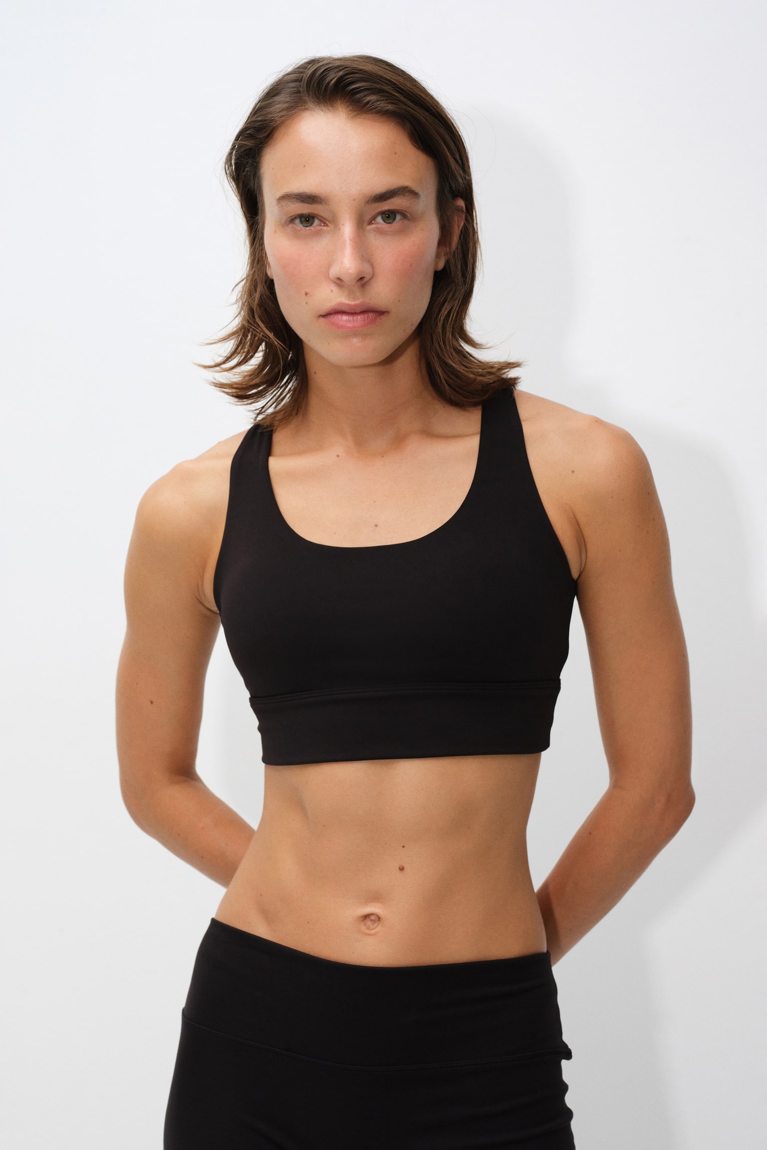 Спортивное бра SoftMove™, средняя поддержка — H&M, цвет: Чёрный — фото 4