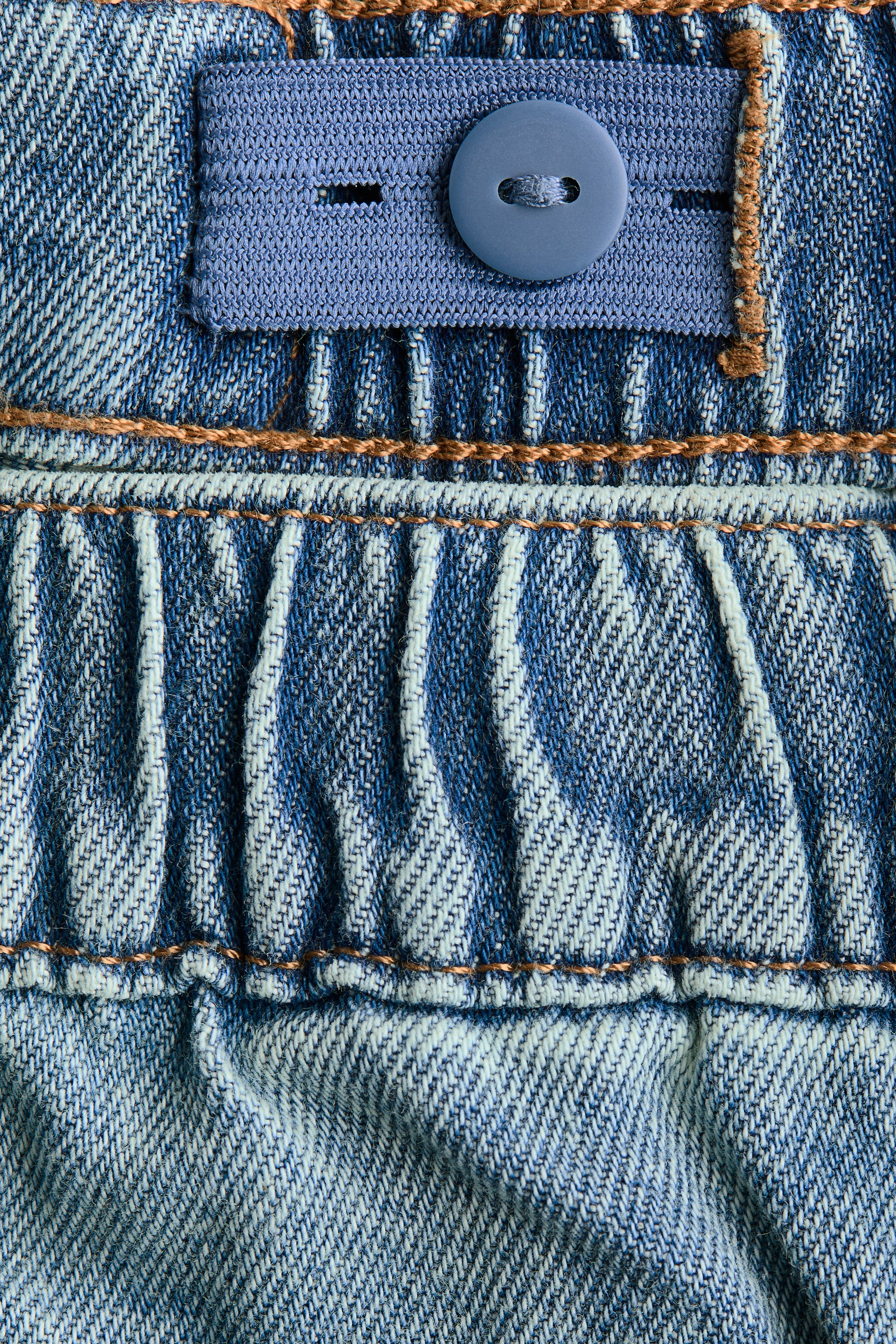 Loose-Fit Barrel-Leg Jeans