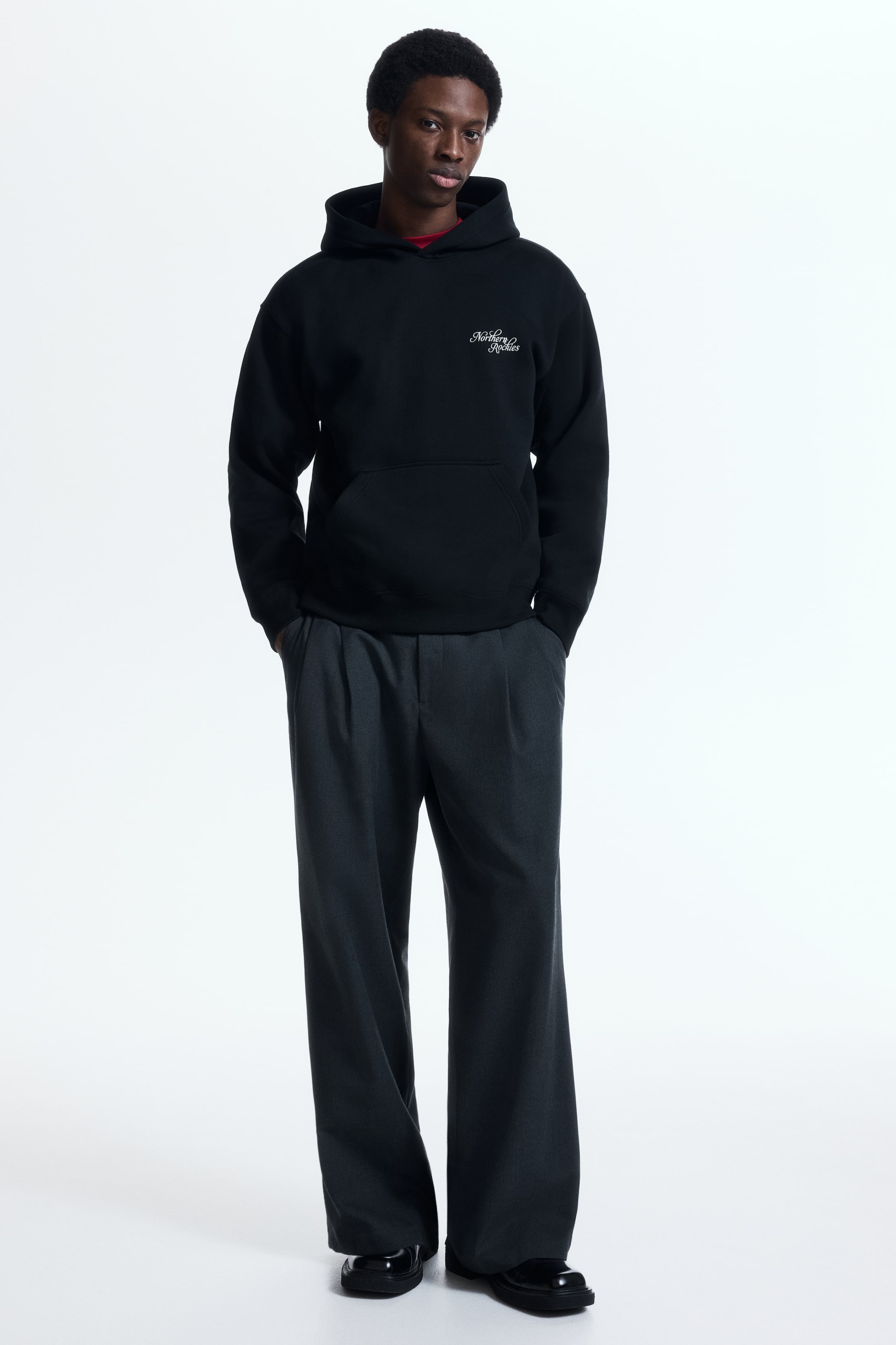 Größeres Bild anzeigen: Bedruckter Hoodie in Relaxed Fit - Black/Northern rockies - Men | H&M AT 2