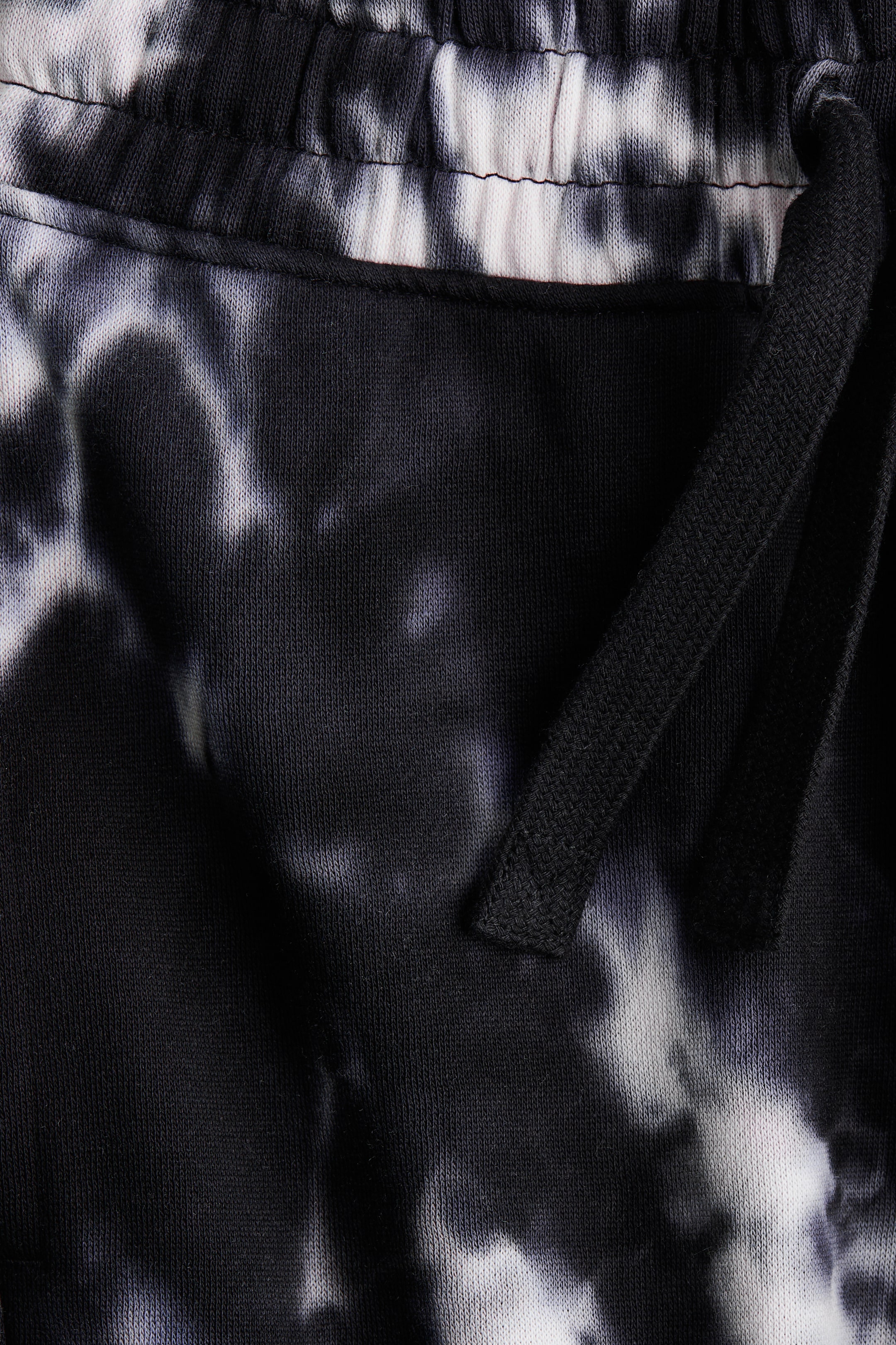 Ampliar la imagen: Joggers - Black/Tie-dye - Kids | H&M MX 2