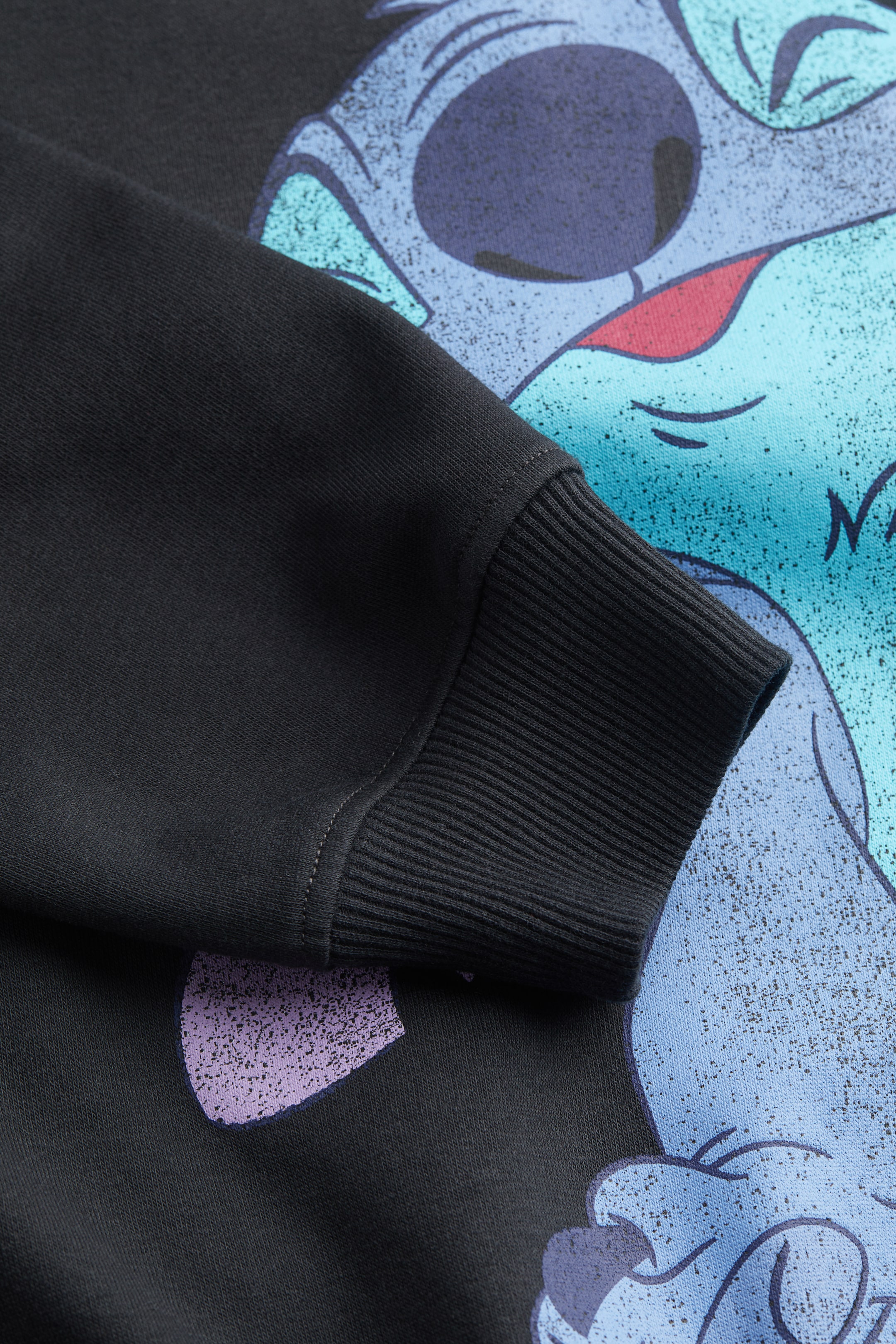 Visa större bild: Oversized sweatshirt - Mörkgrå/Lilo & Stitch - BARN | H&M FI 2