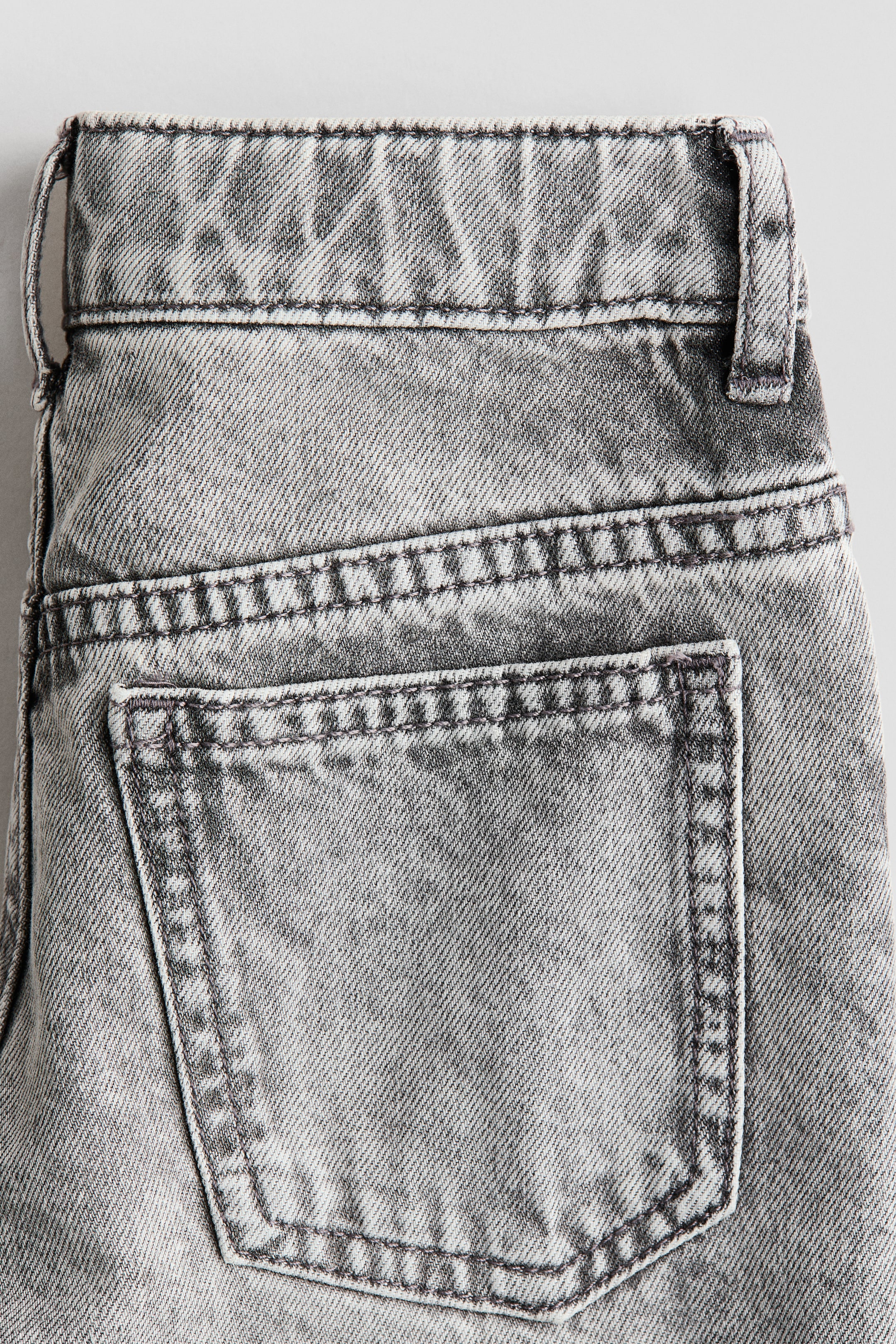 Loose-Fit Jeans
