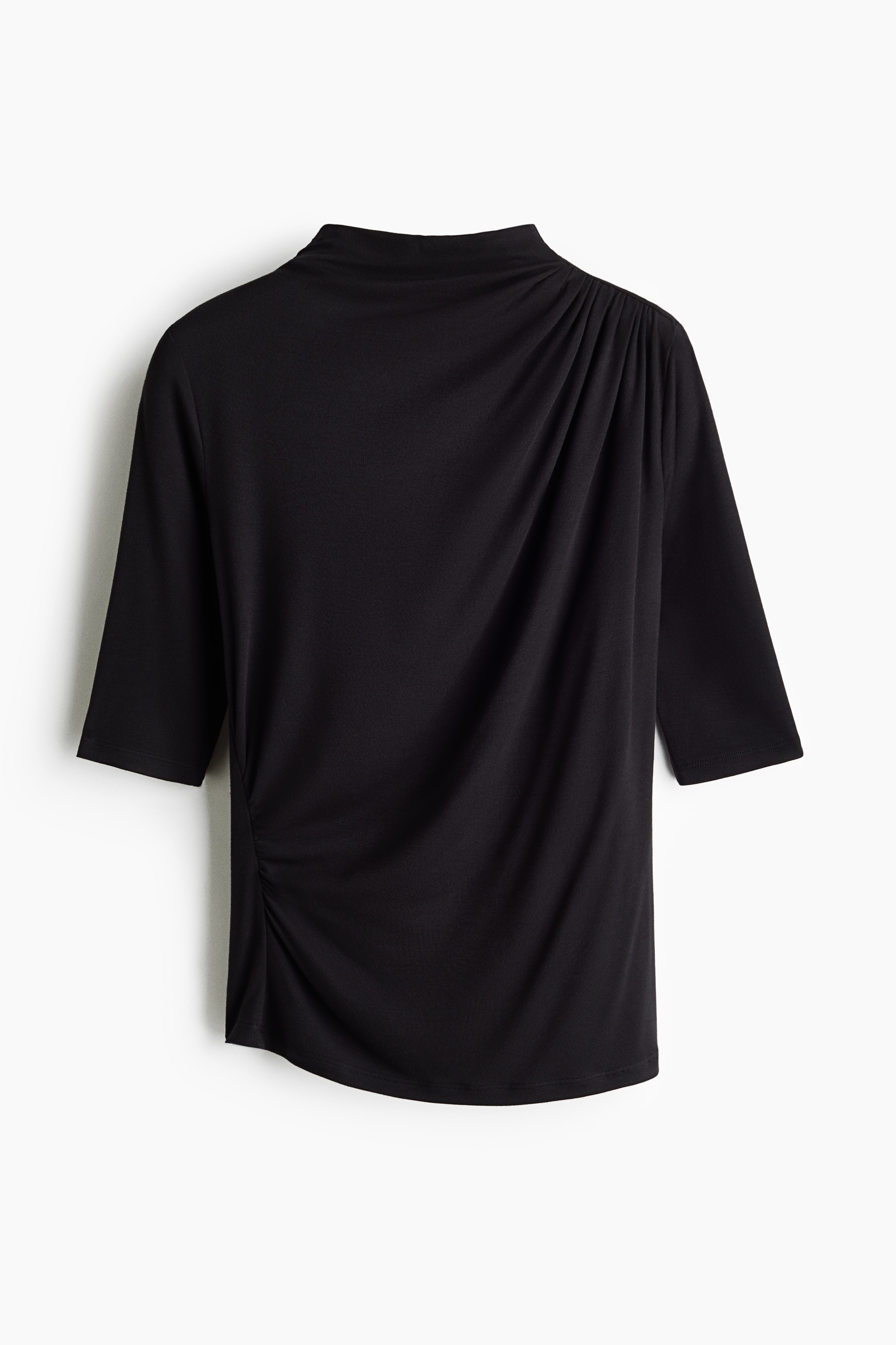 Top drapeado con cuello alto