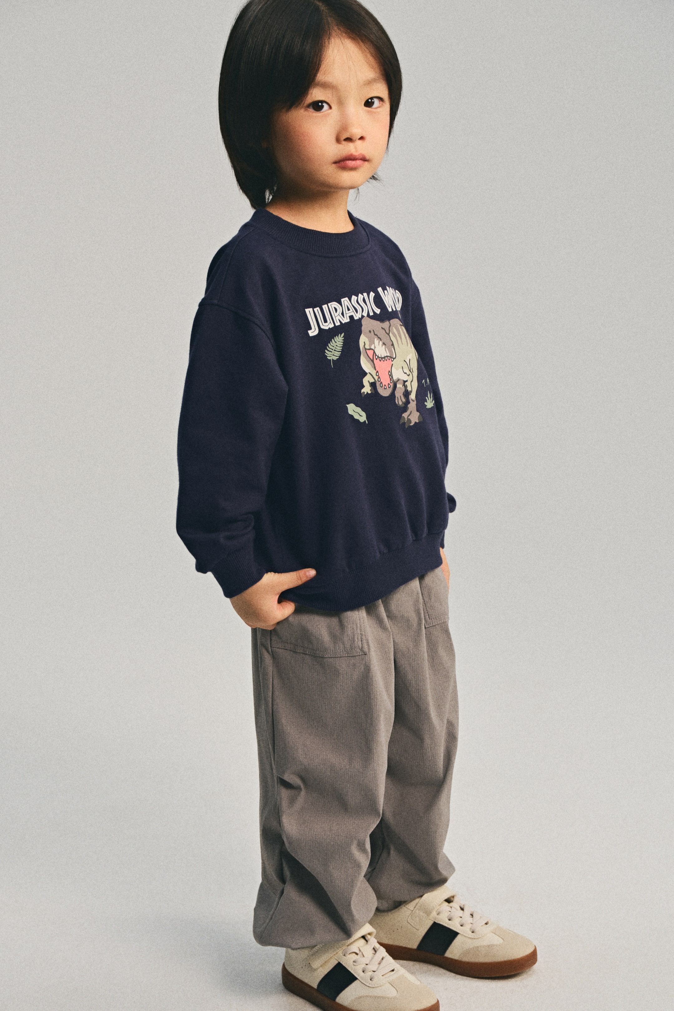 拡大画像を表示: プリントデザインスウェットシャツ - ネイビーブルー/ジュラシック・ワールド | H&M JP 1