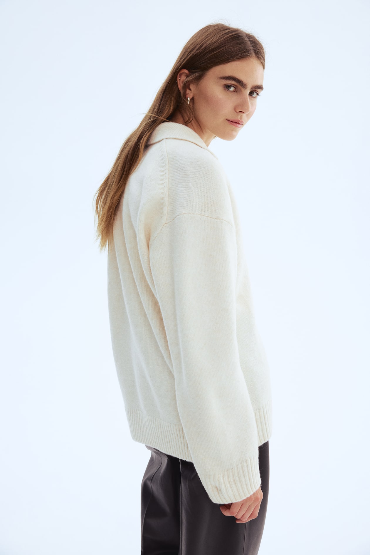 Fine-knit Collared Sweater - image 5