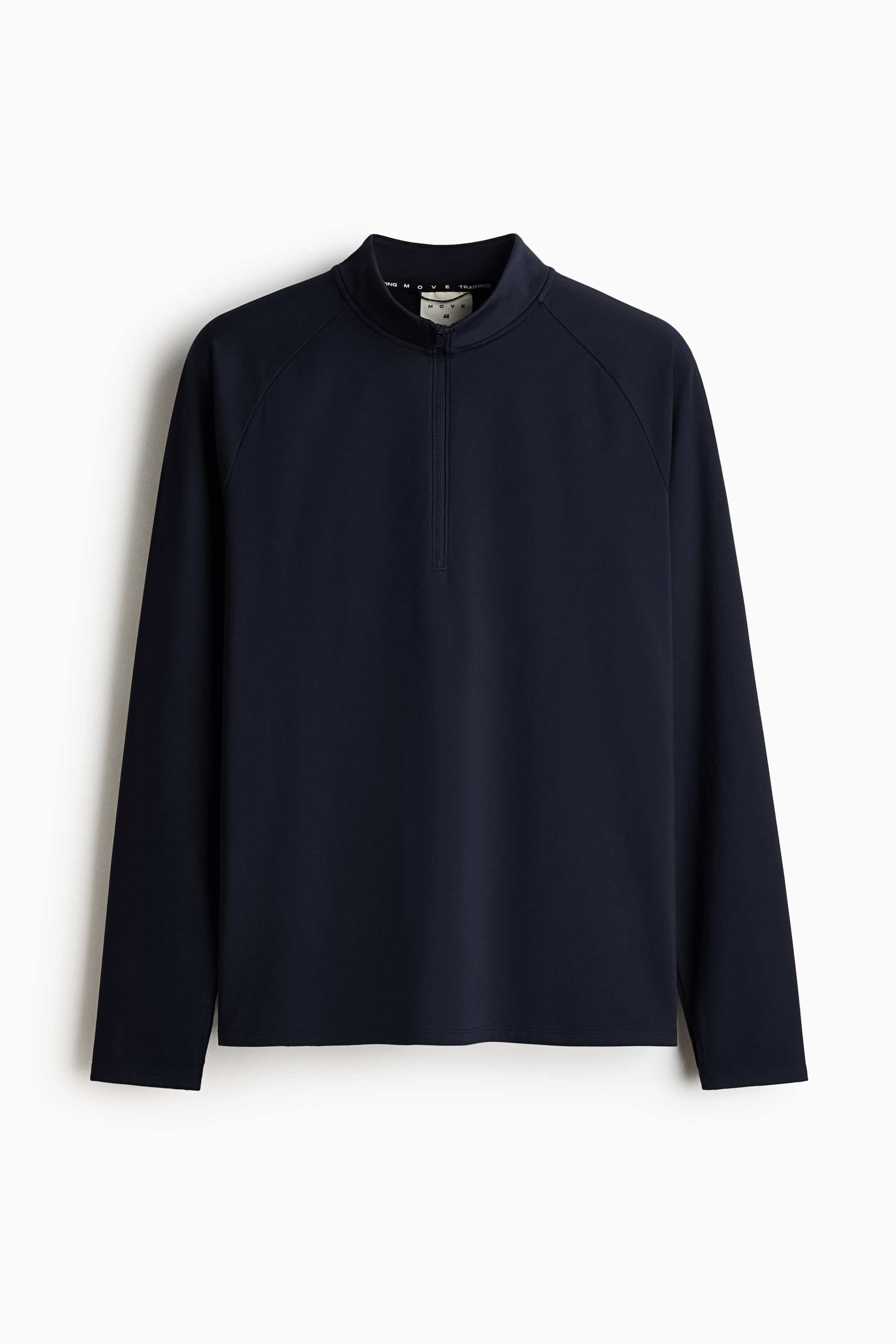 Agrandir l'image: Un haut de sport midlayer bleu foncé avec ThermoMove présente sa face avant, doté d'un col montant avec une demi-fermeture éclair, de longues manches raglan et d'un ourlet droit. Une étiquette blanche portant du texte est visible à l'intérieur, à l'arrière du col.