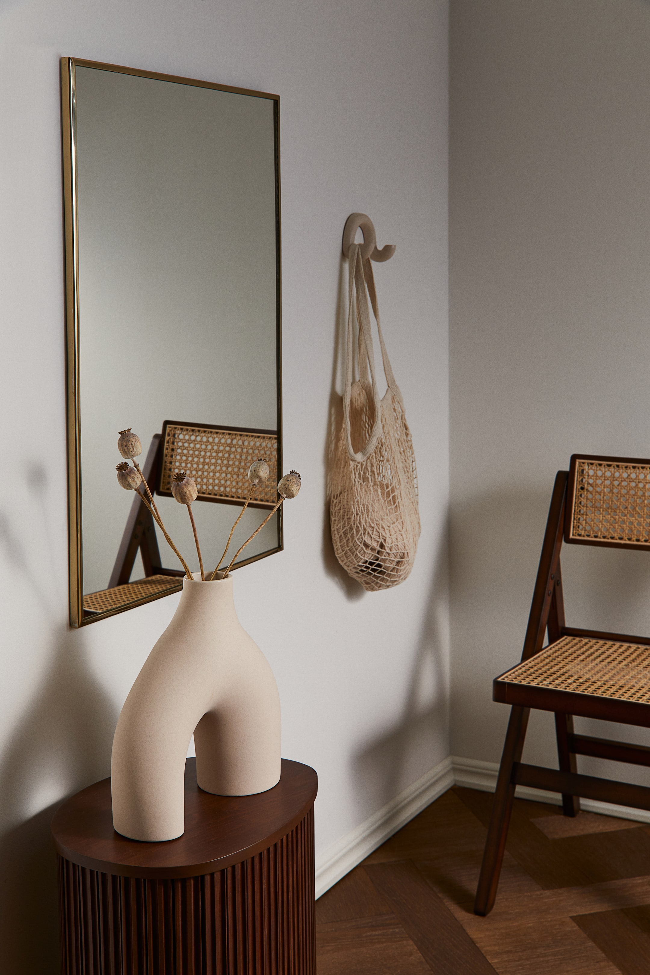 Vis større bilde: Speil med ramme i metall - Gullfarget - Home All | H&M NO 1