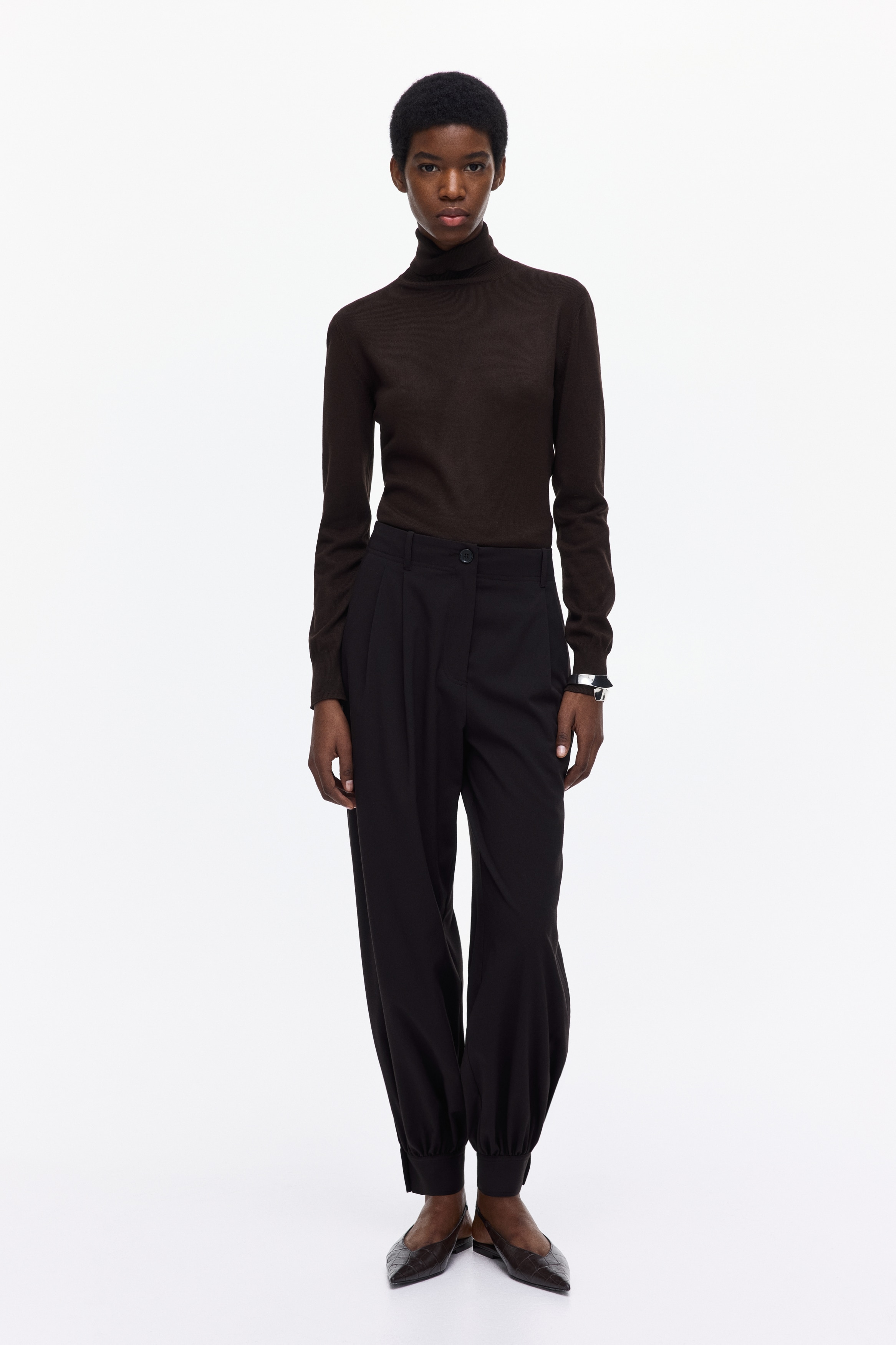 Παντελόνι με φουσκωτή γραμμή στα πόδια - Σκούρο καφέ/Μαύρο