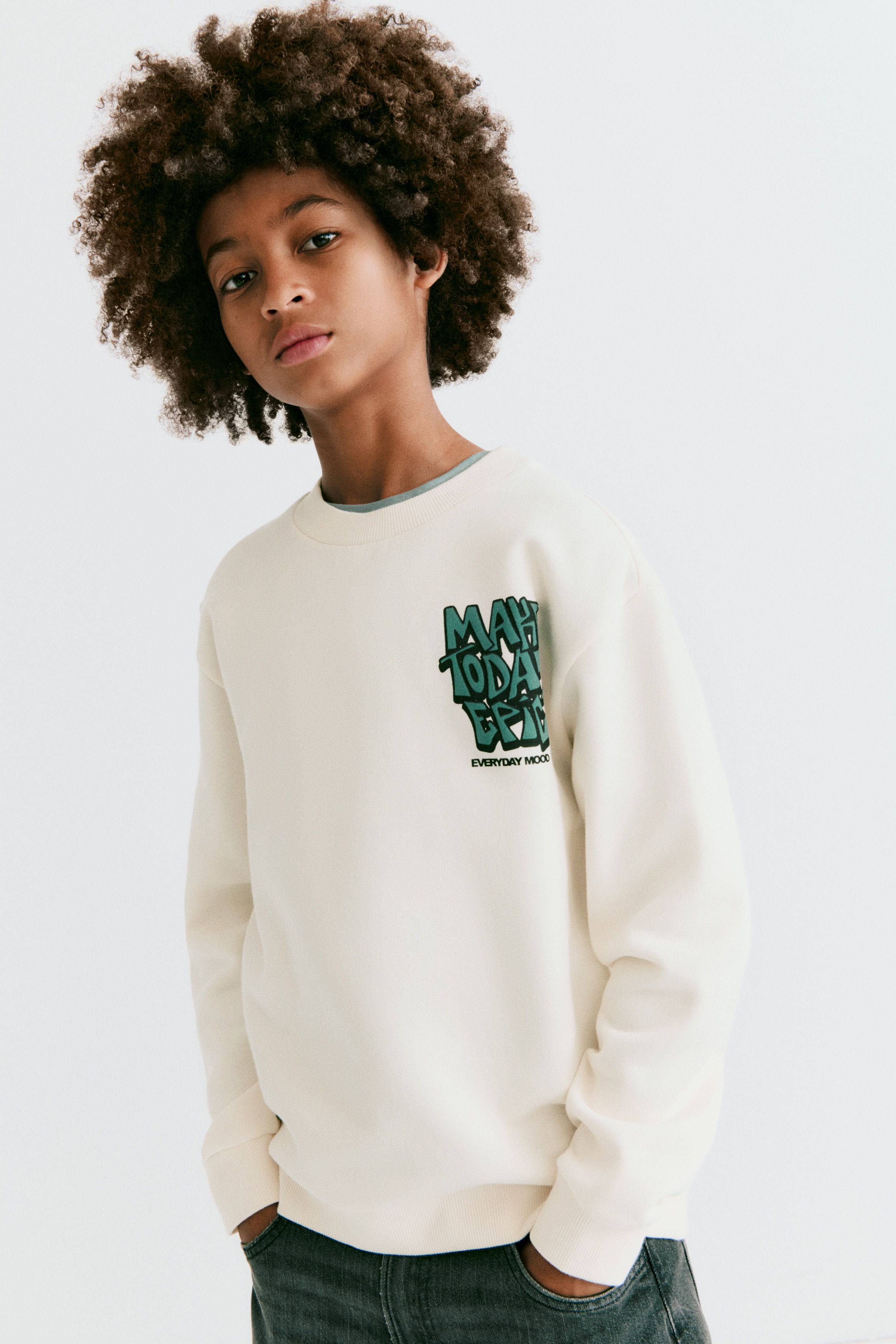 Mønstret sweatshirt med børstet innside - Cream/Make Today Epic