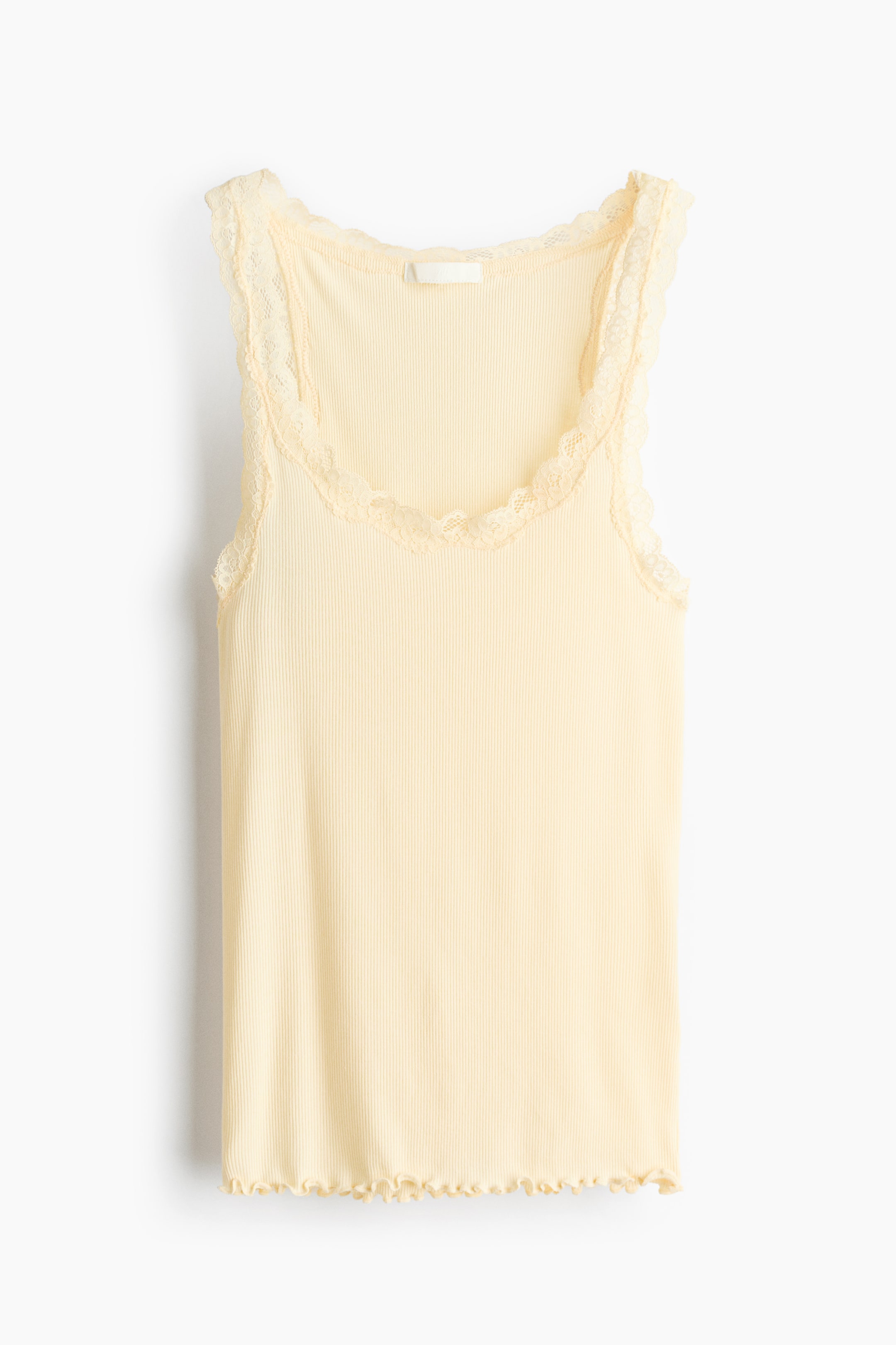 Xem ảnh lớn hơn: Áo tank top dệt kim màu vàng nhạt có gân được hiển thị từ phía trước, với cổ áo tròn và lỗ tay áo viền ren cùng màu và gấu áo xếp nếp kiểu rau diếp.