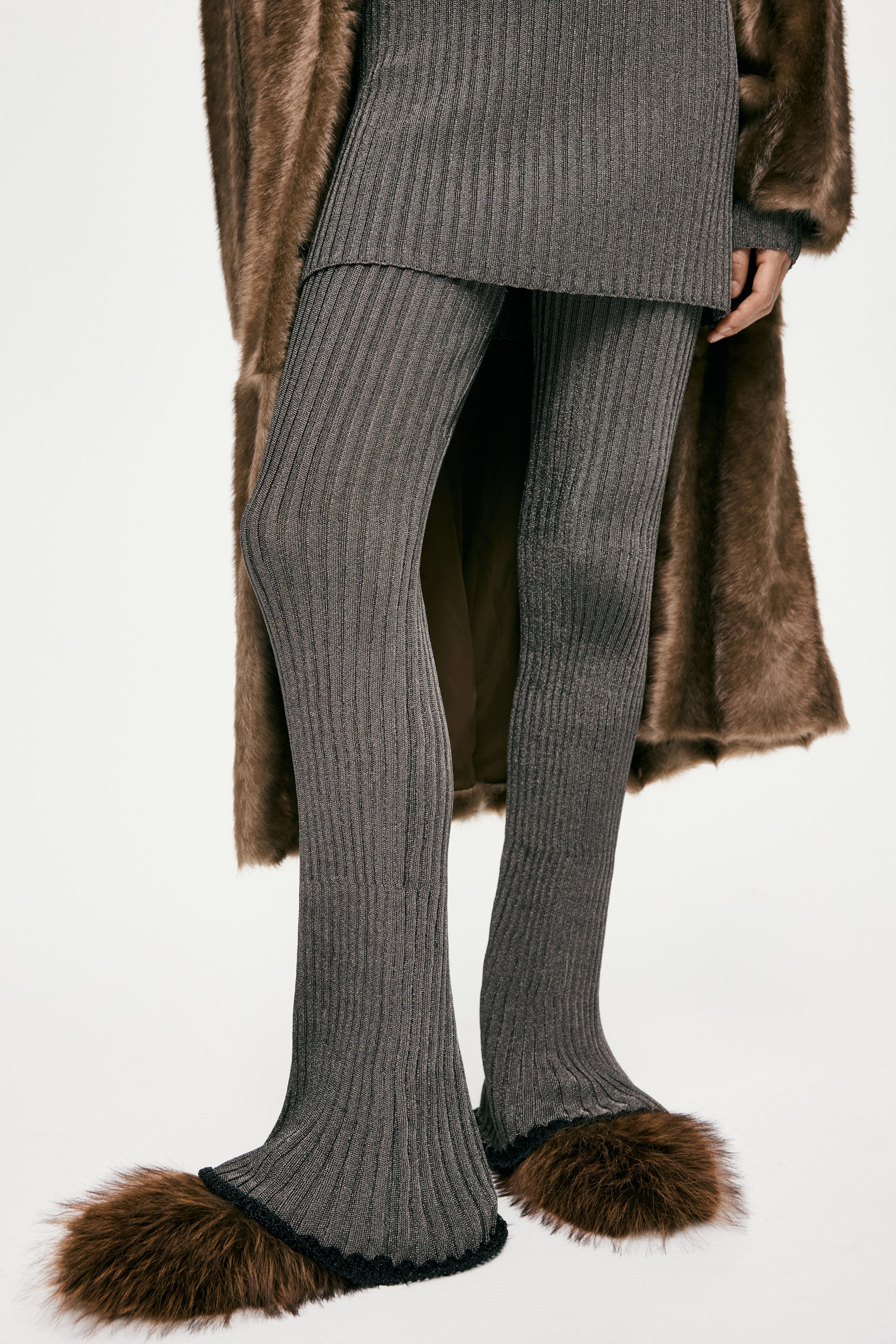 拡大画像を表示: エンベリッシュドルームシューズ - ダークベージュ - レディース | H&M JP 2