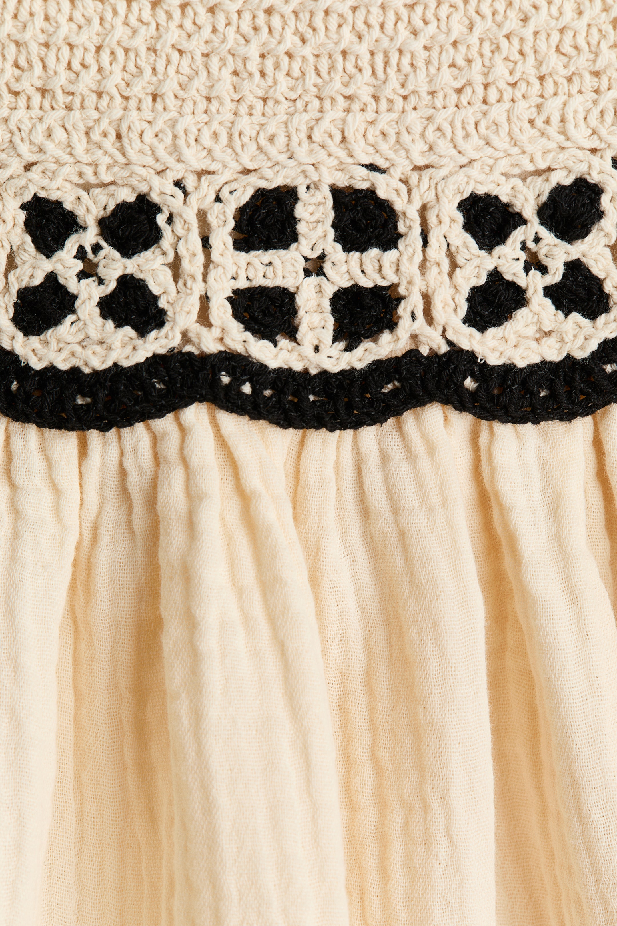 Robe en mousseline avec détail d'aspect crocheté