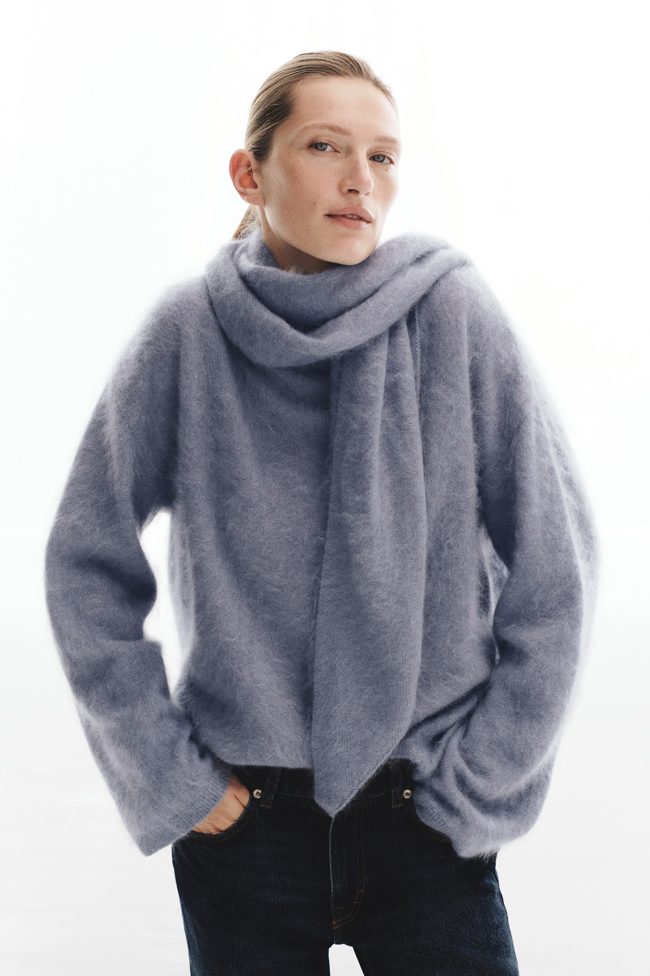 Chandail en laine brossée avec foulard