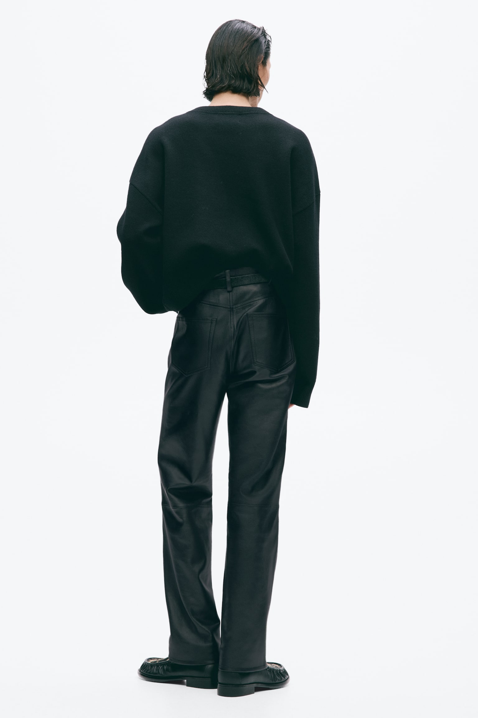 Мужские брюки H&M Regular Fit Leather trousers, цвет: Чёрный — фото 4