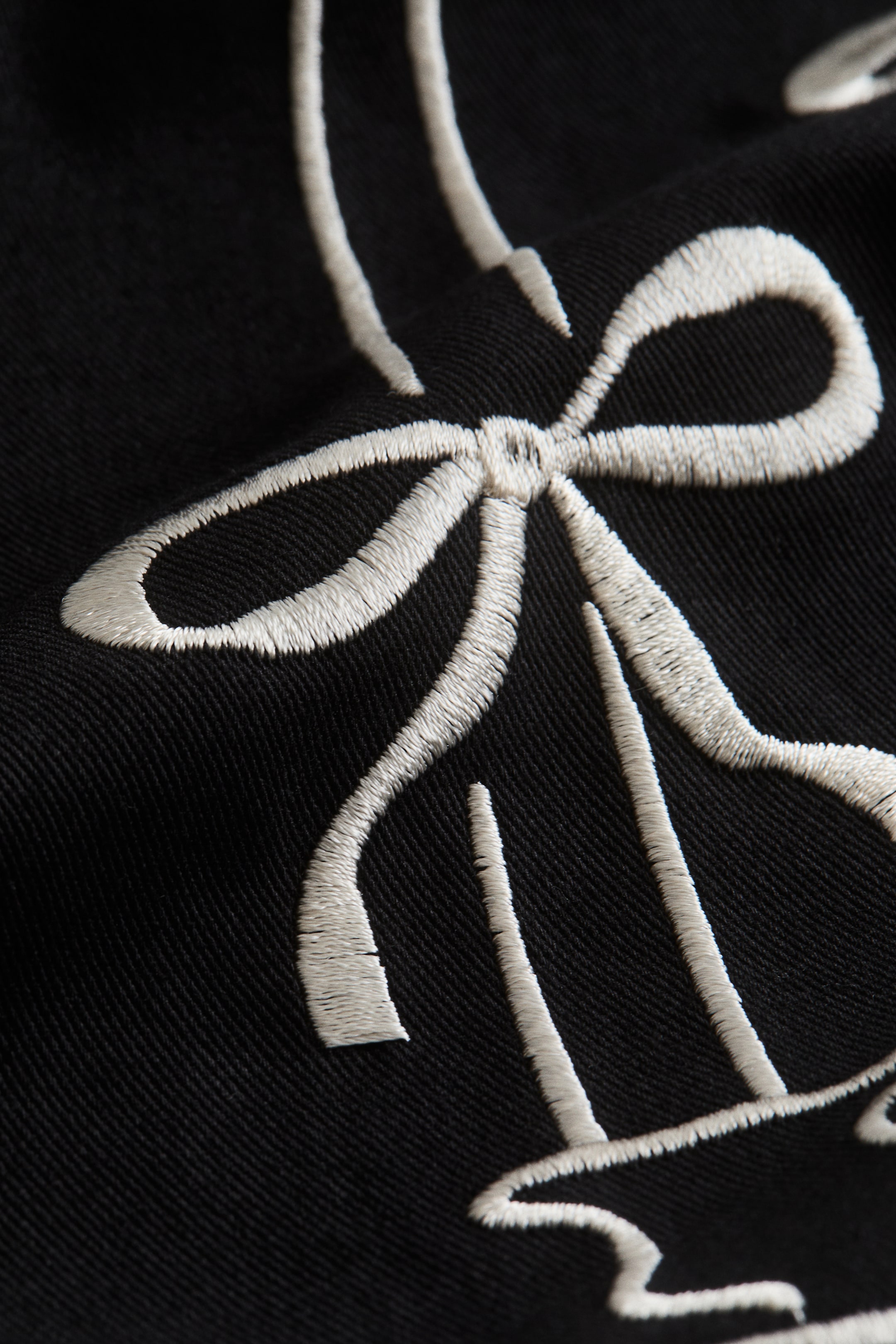 Embroidered-Detail Tablecloth