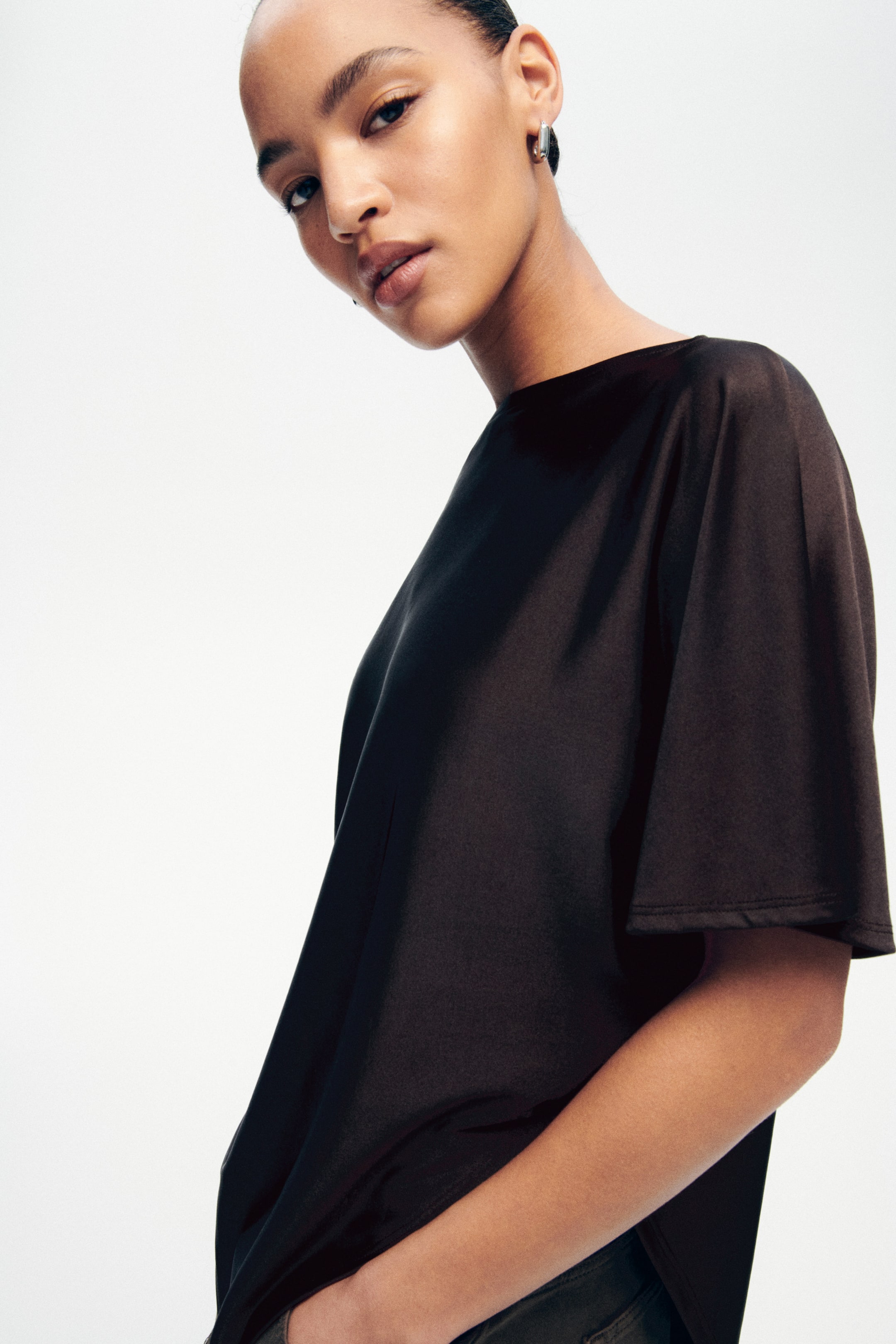 Batwing-Sleeved Fine-Knit Top