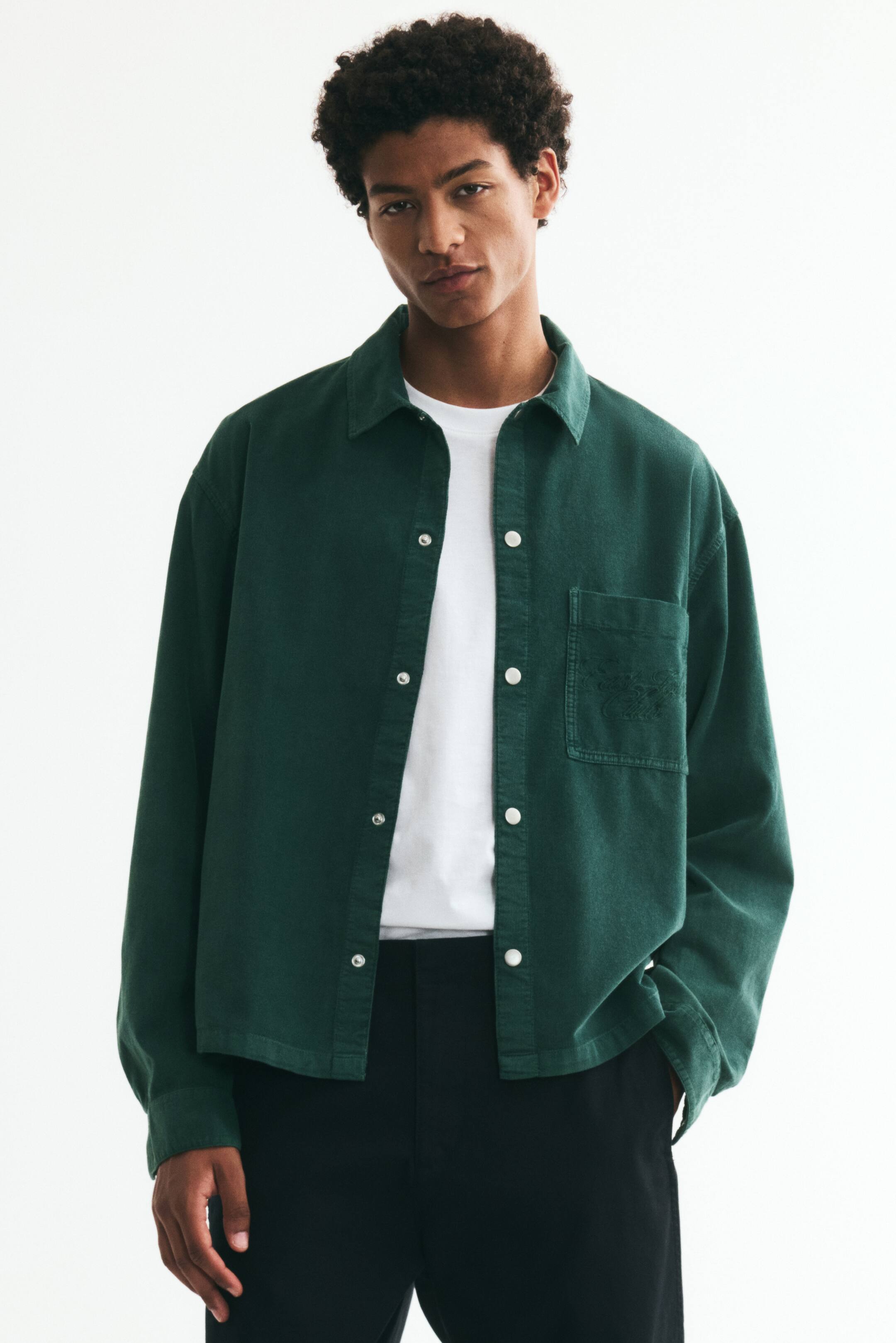 Vis større bilde: Relaxed Fit Skjorte i cord - Mørk grønn - Men | H&M NO 1
