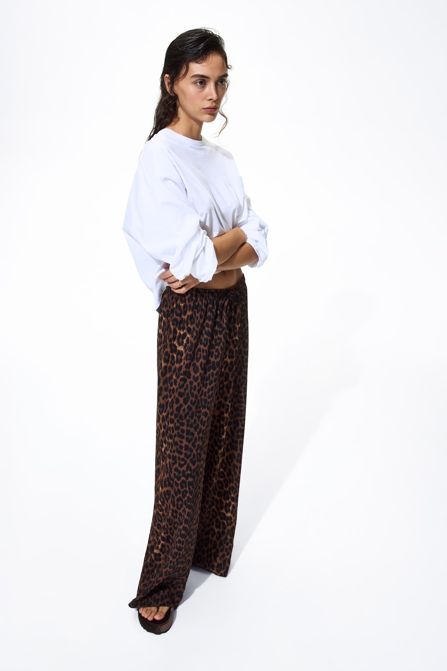 Pantalon large avec taille élastique - Brun foncé/imprimé léopard/Noir/Brun foncé/Beige/Beige/Rouge/Bleu/motif crème - 4