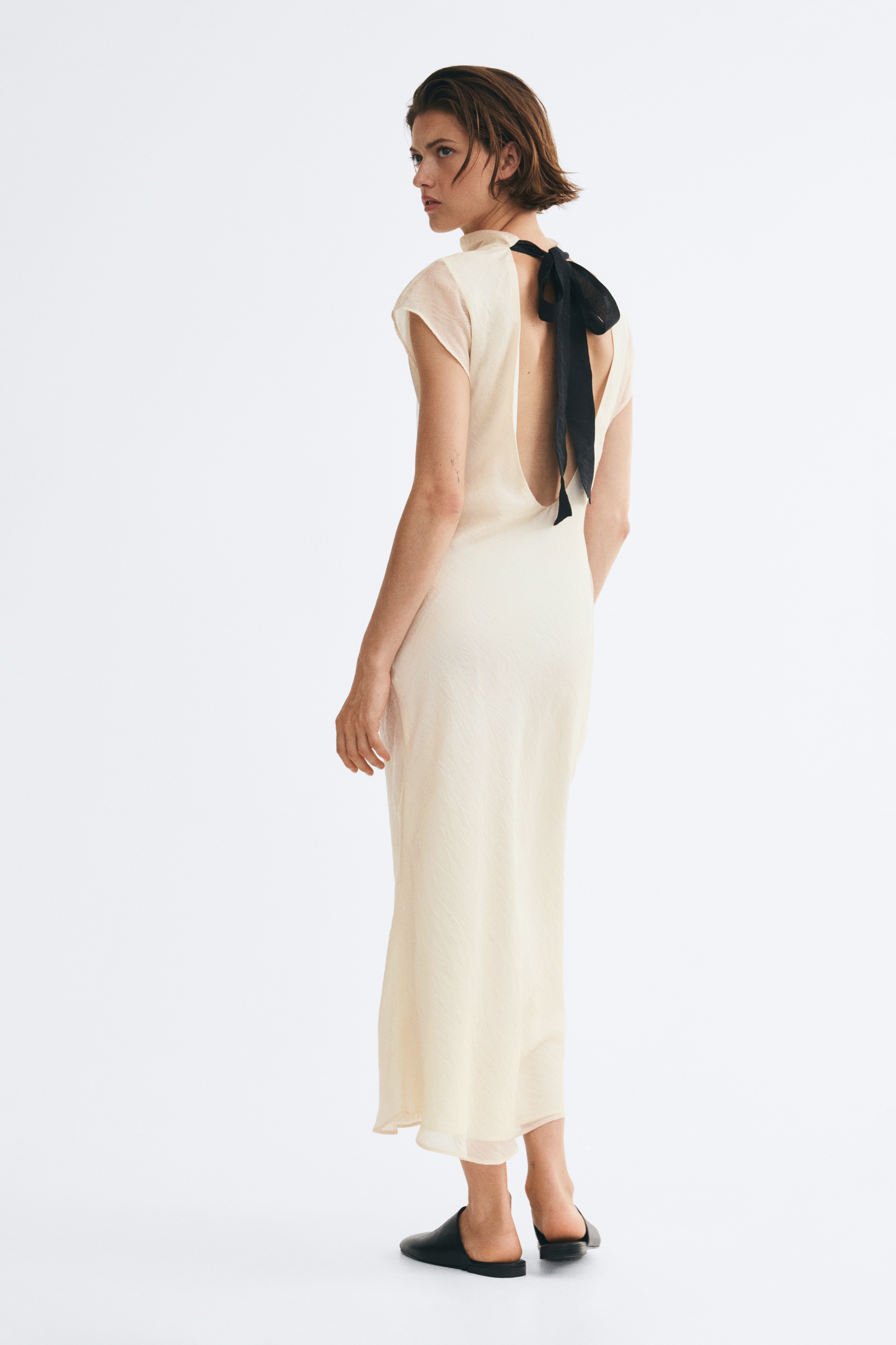 Crêpe open-back dressModel