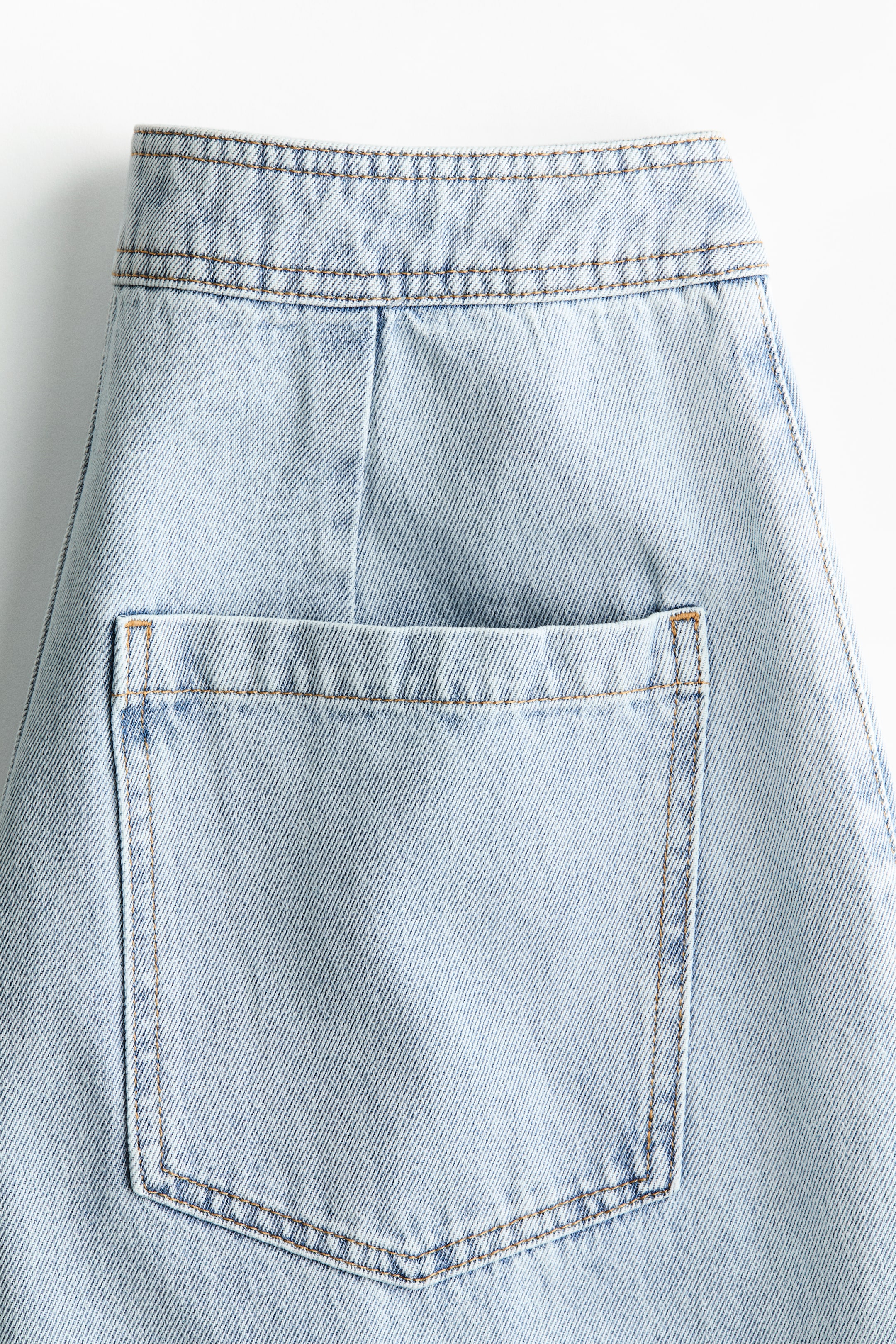 Jean taille haute jambes tonneau à la cheville