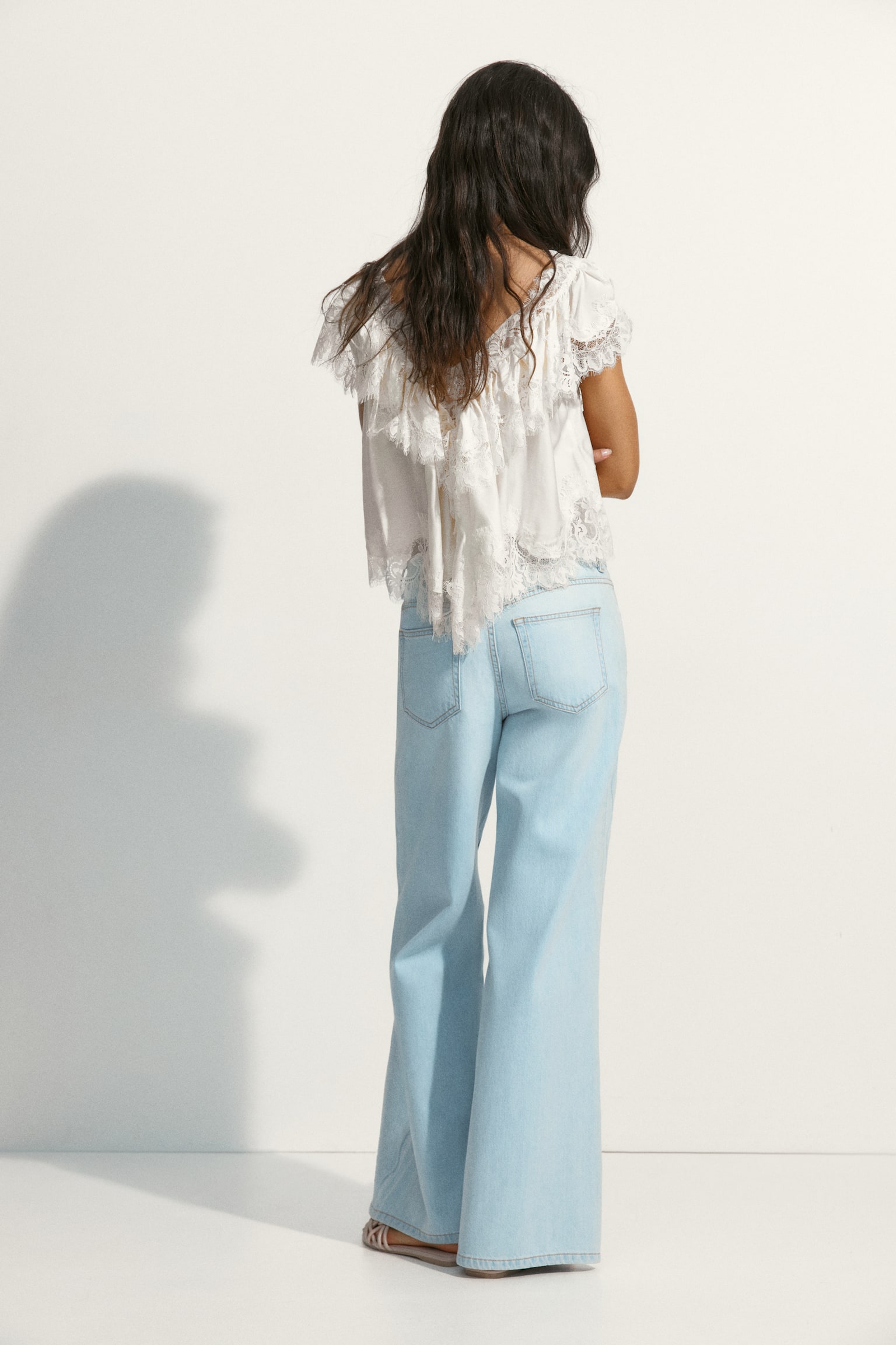 Wide-Leg High-Waist Jeans - 3