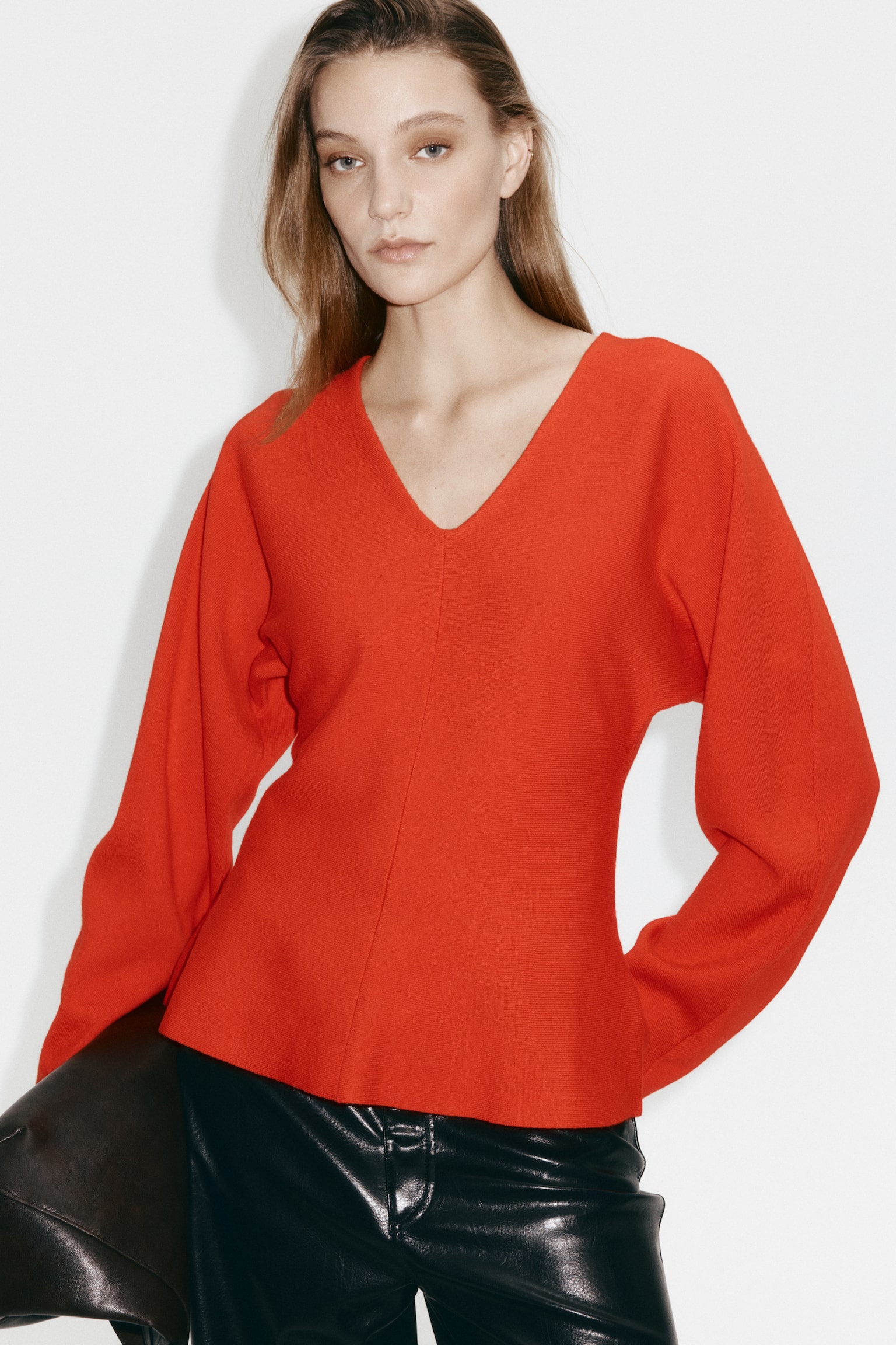 Женский топ H&M Knit V-Neck Top, цвет: Яркий красный — фото 4